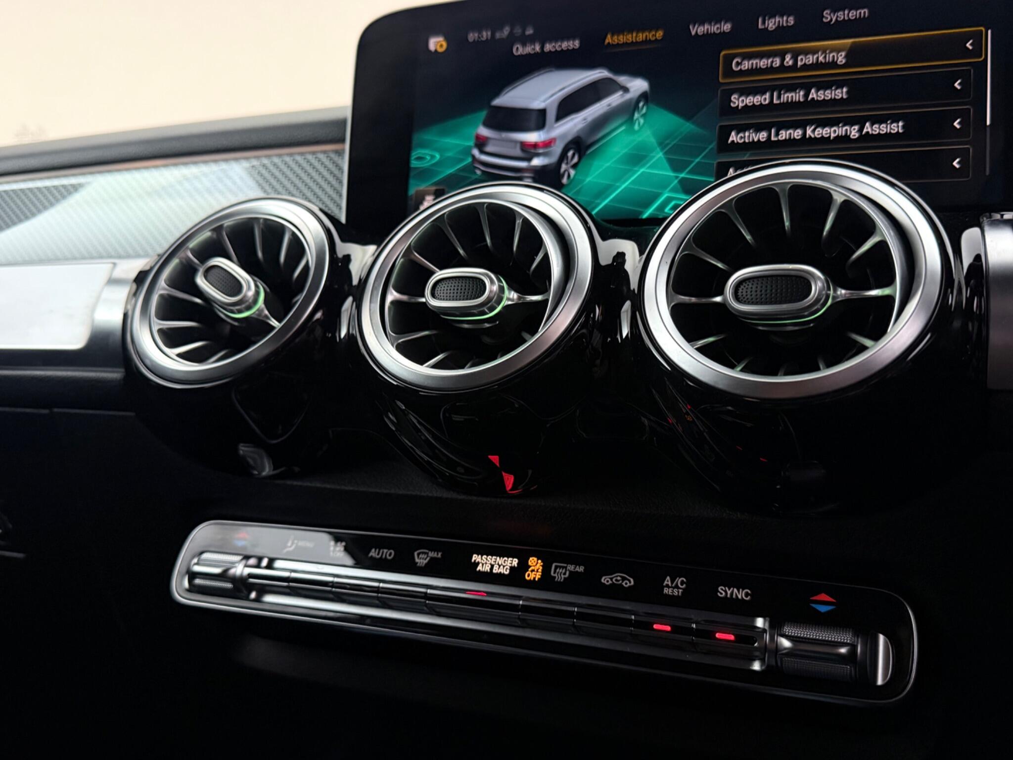 Mercedes-Benz GLB view 27