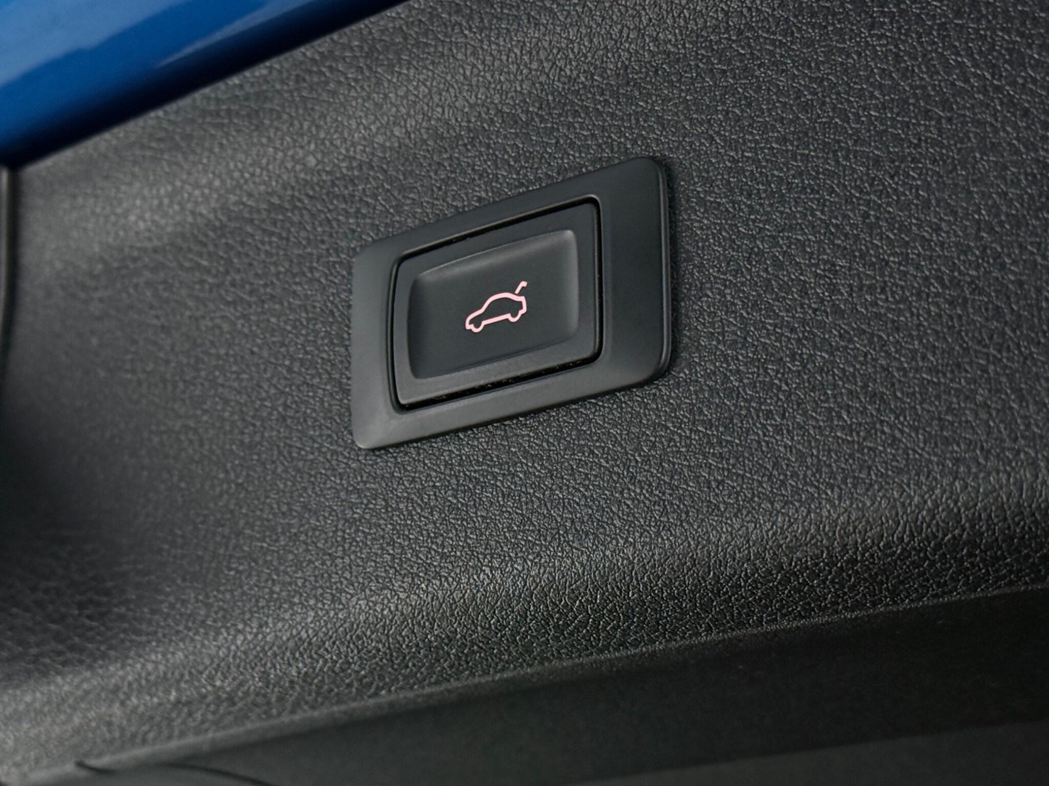 Audi Q3 view 11
