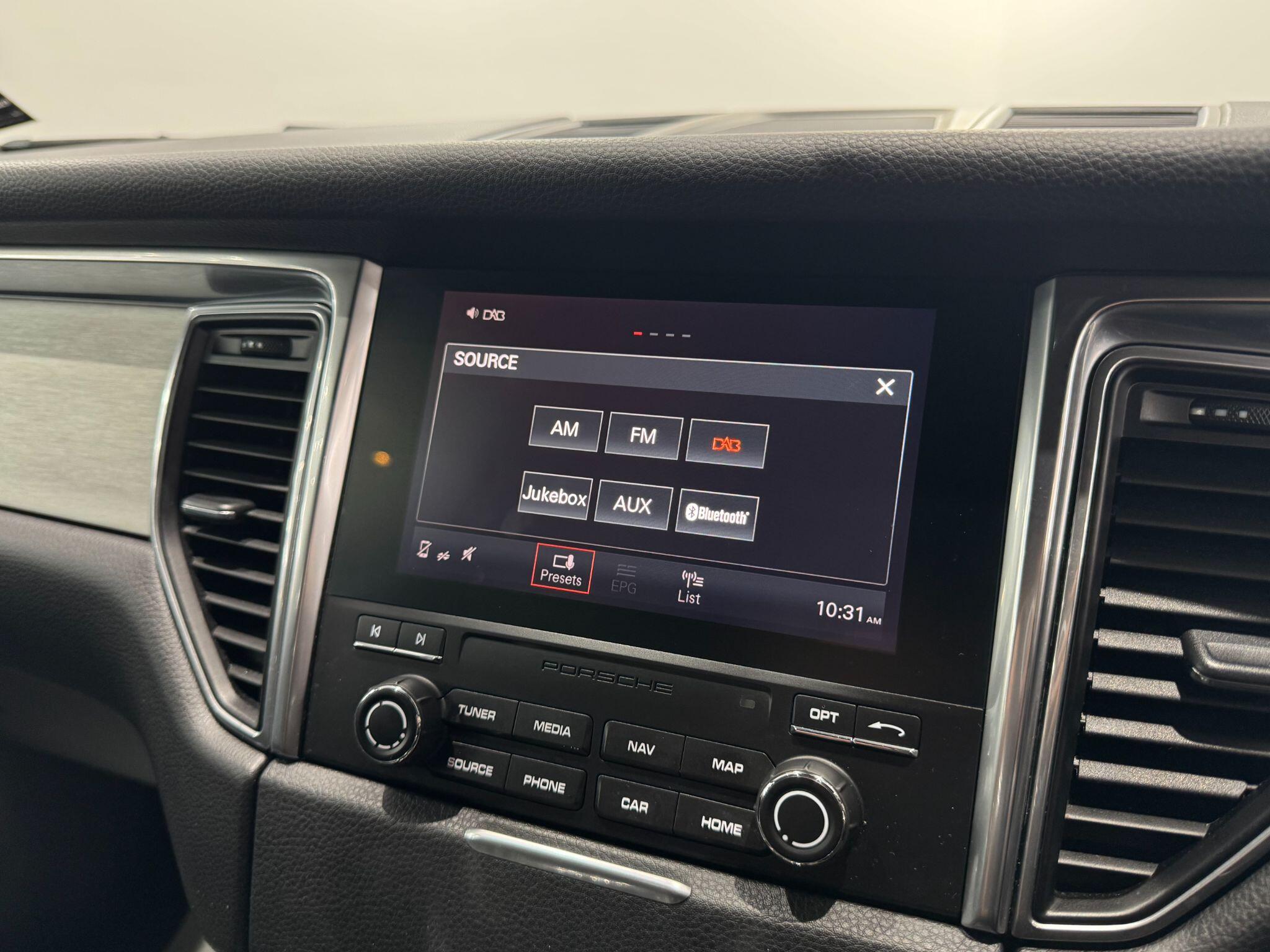 Porsche Macan view 37