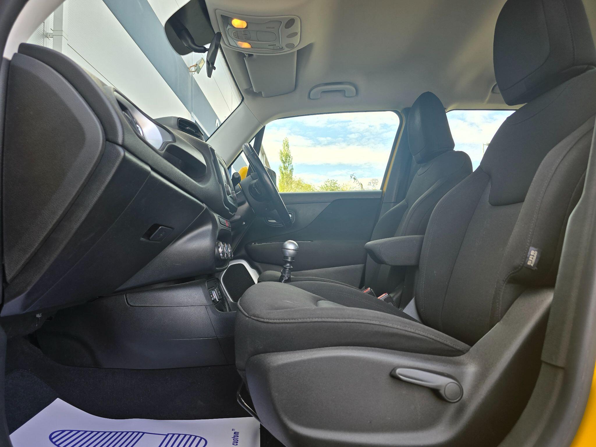 Jeep Renegade view 11