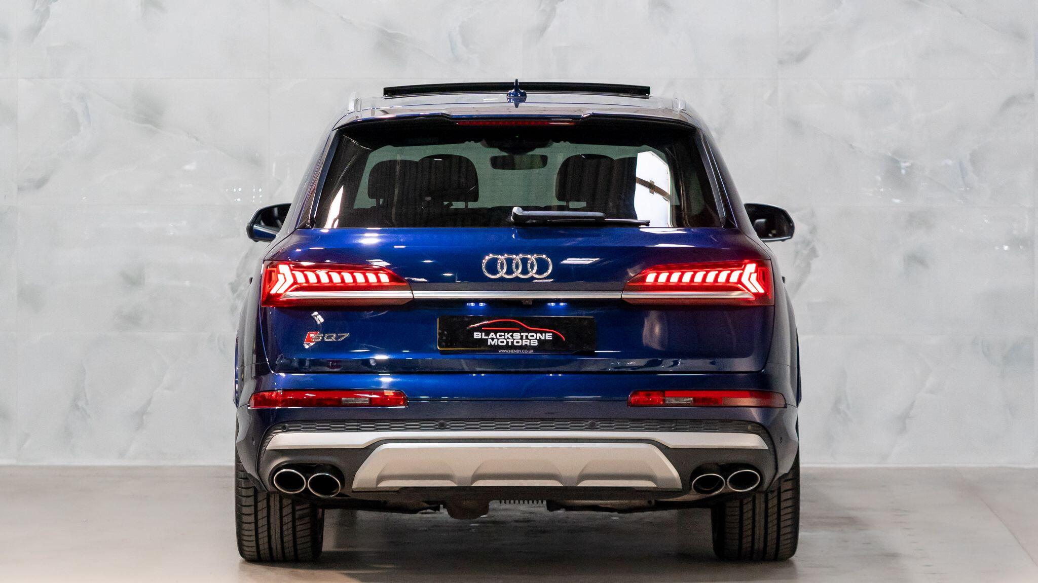 Audi SQ7 view 7