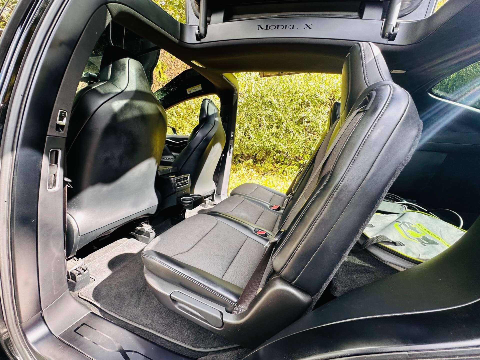 Tesla Model X view 28
