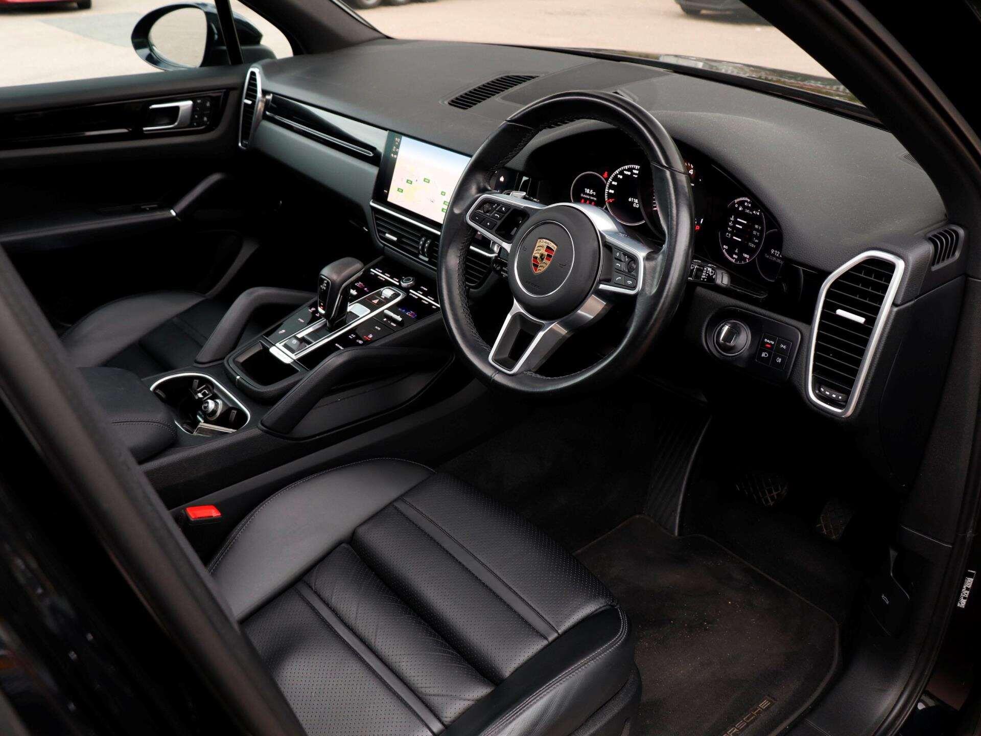Porsche Cayenne view 10