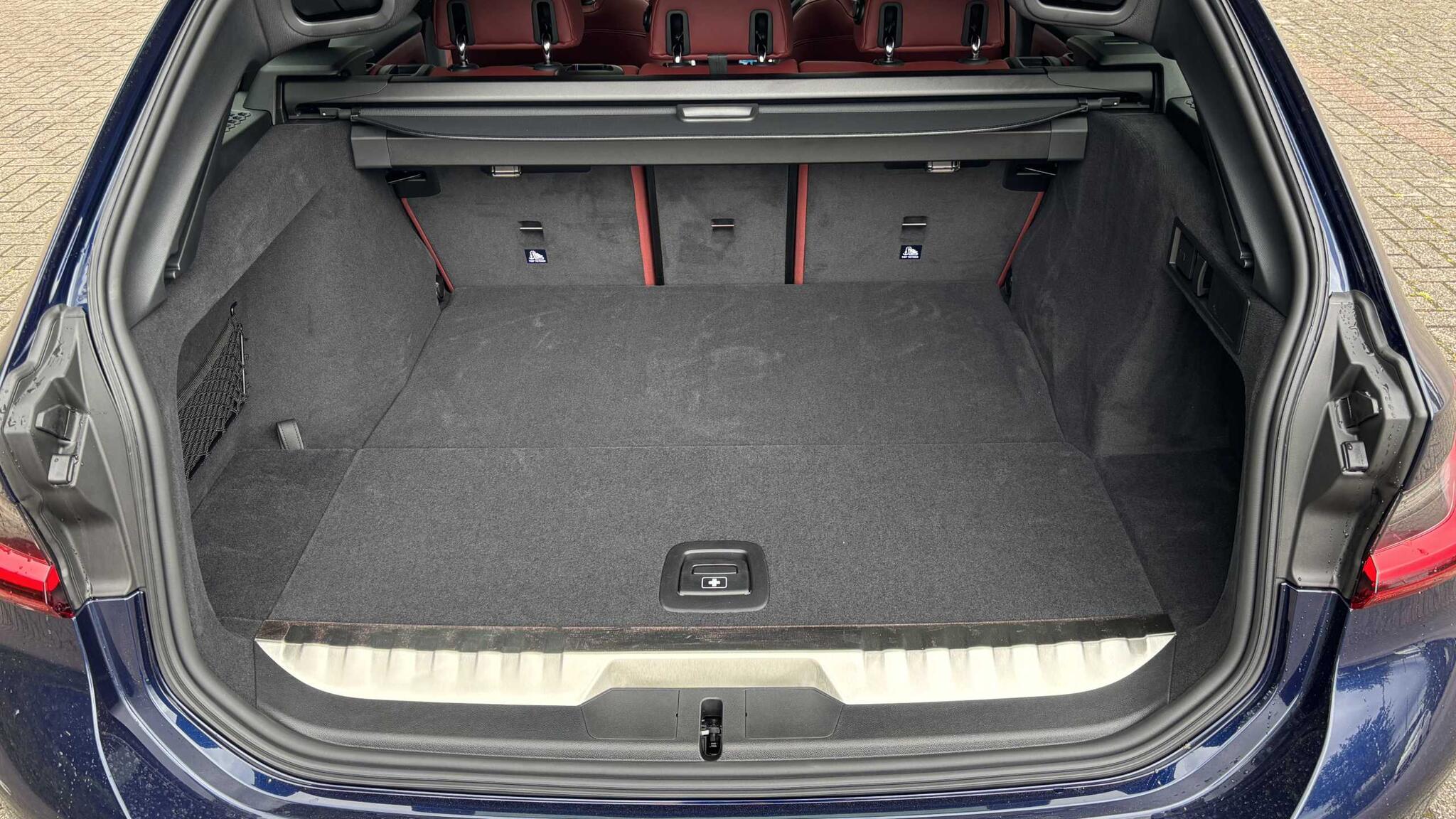BMW 3 Series view 18
