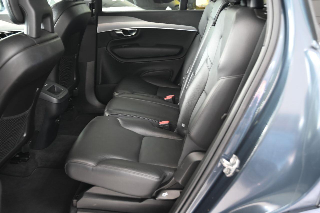 Volvo XC90 view 17