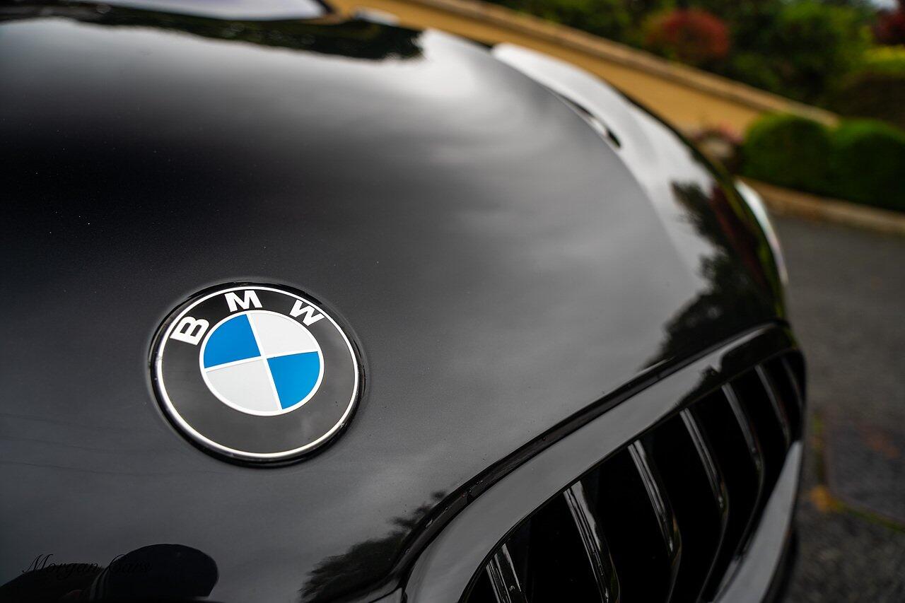 BMW 8 Series view 27
