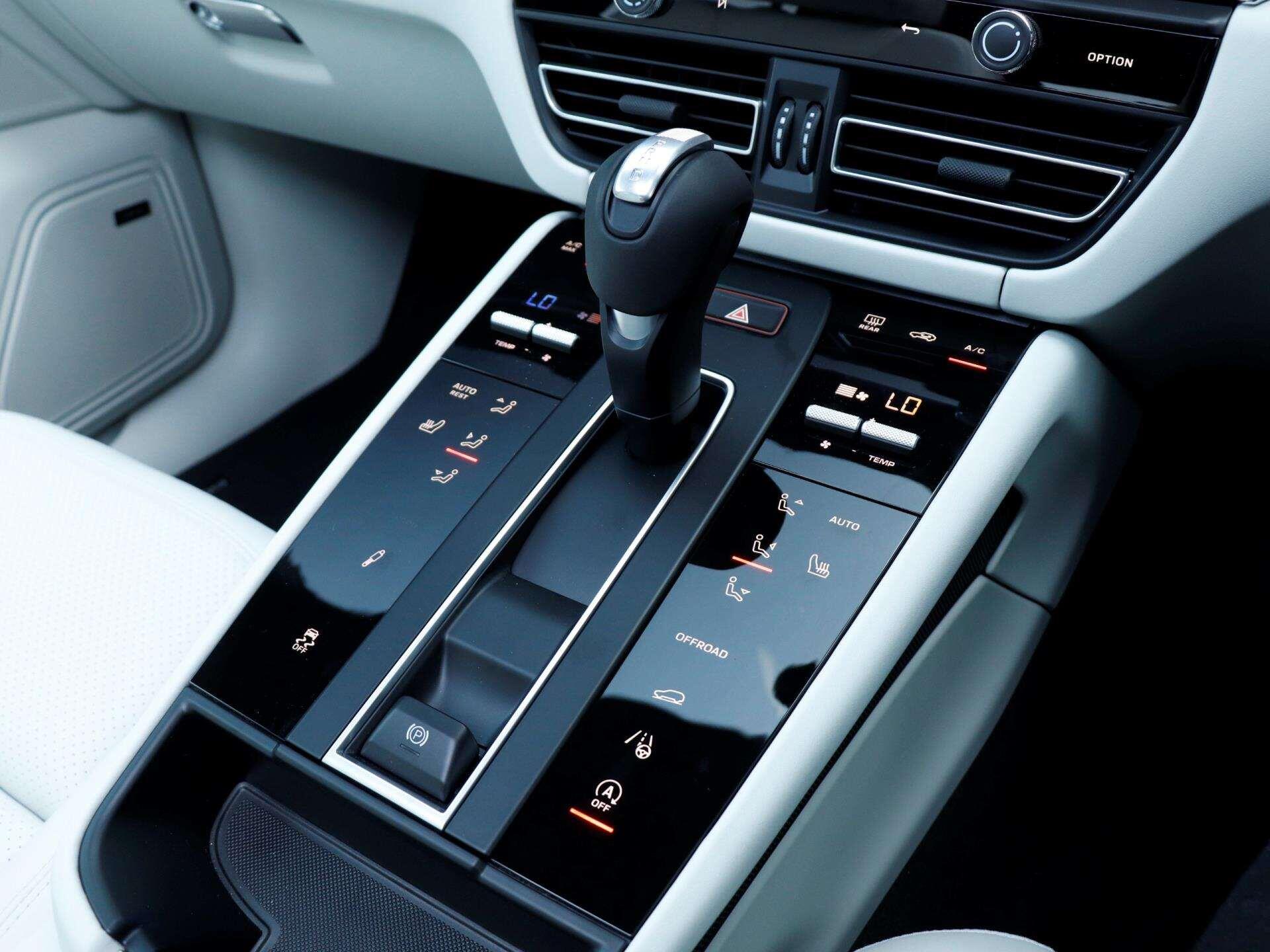 Porsche Macan view 16