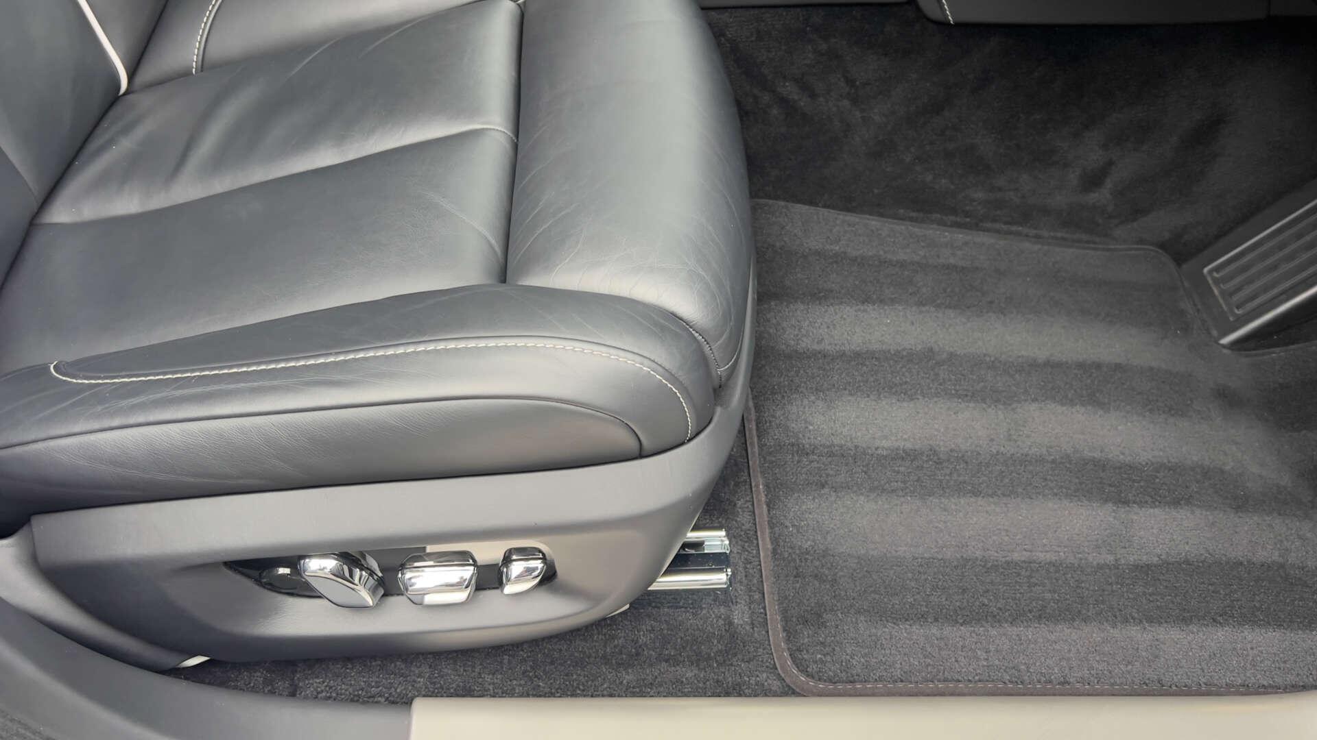Rolls-Royce Ghost view 30