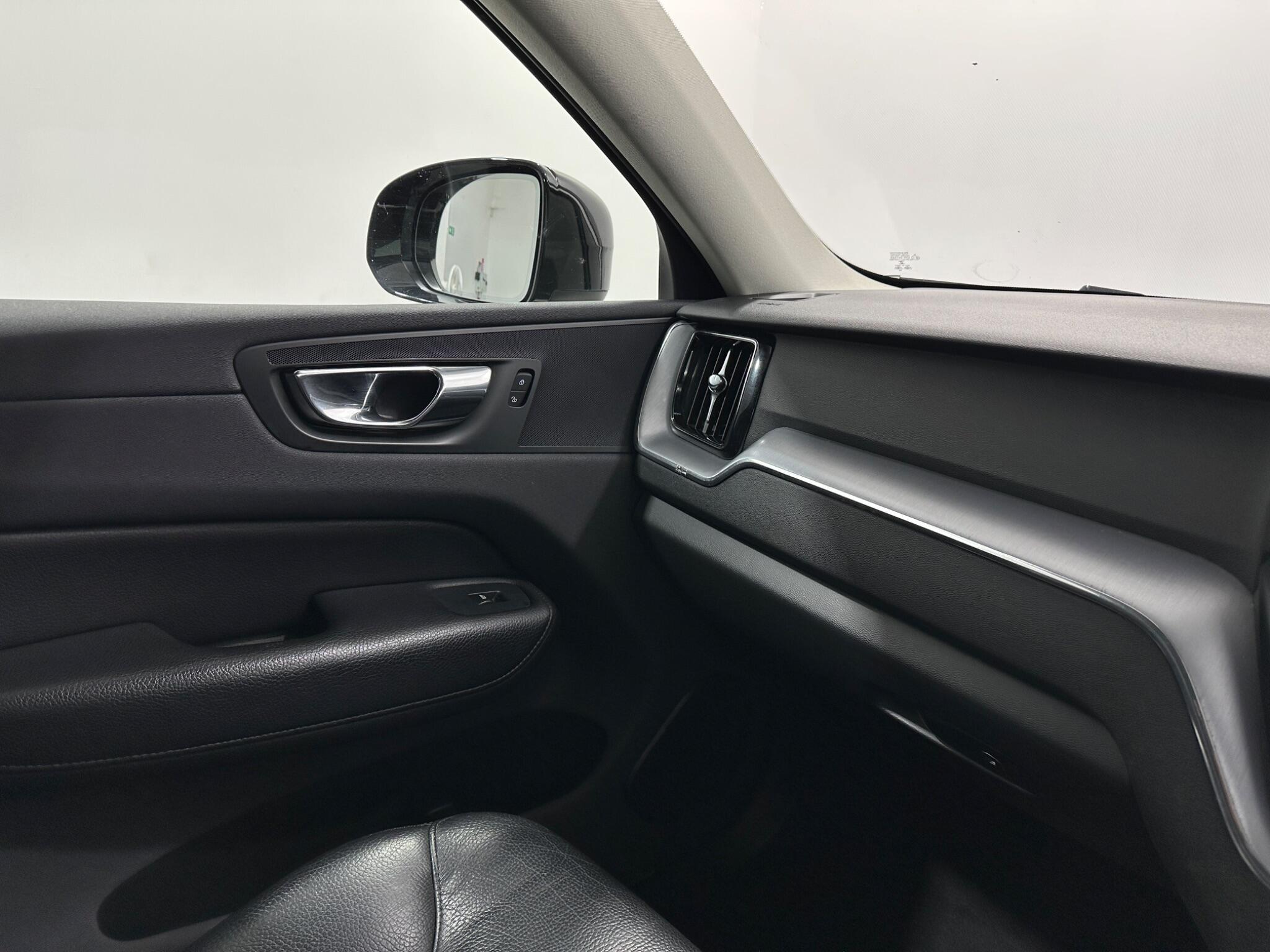 Volvo XC60 view 27