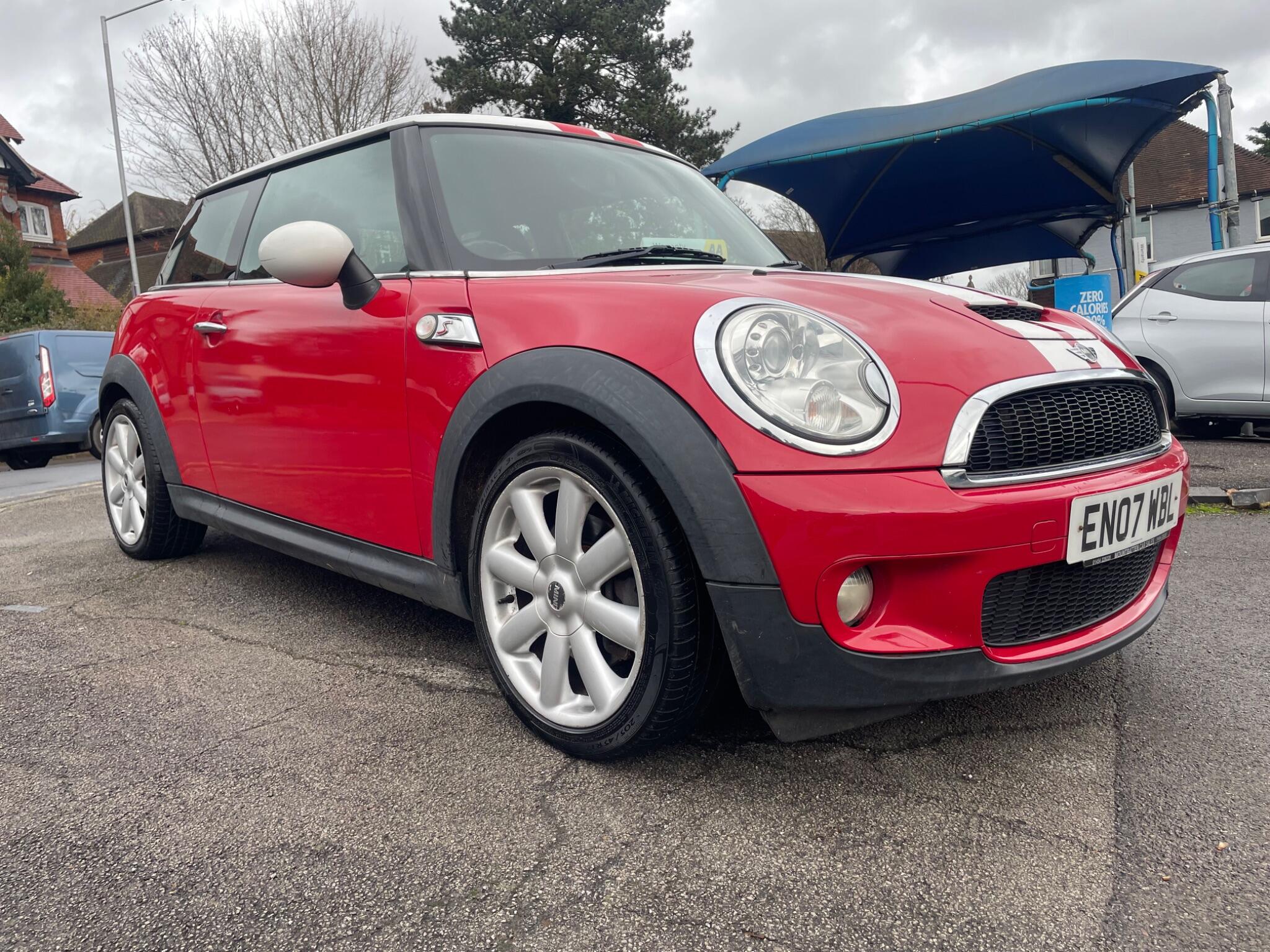 2007 MINI Hatch image 1