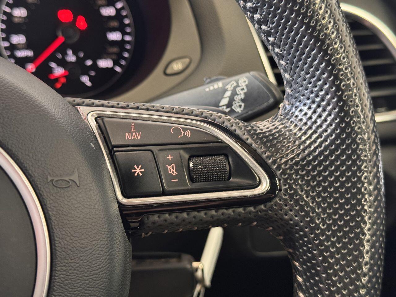 Audi Q3 view 41