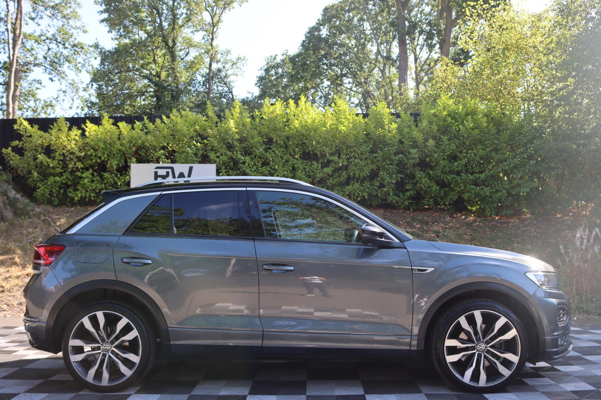 Volkswagen T-Roc view 2