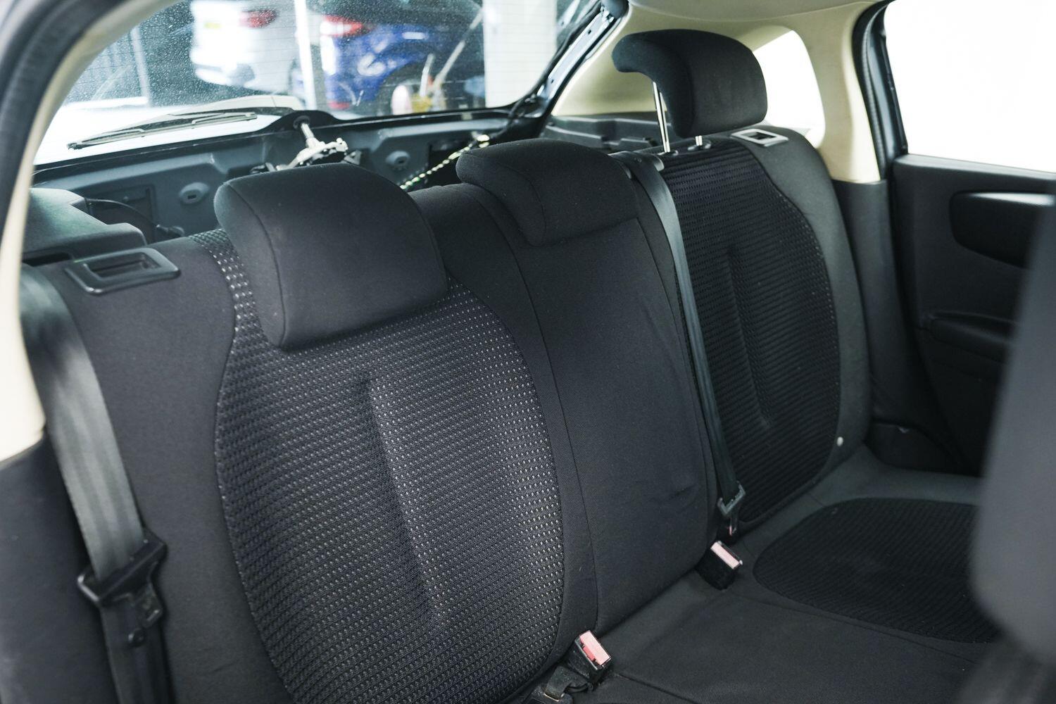 Citroen C4 view 11