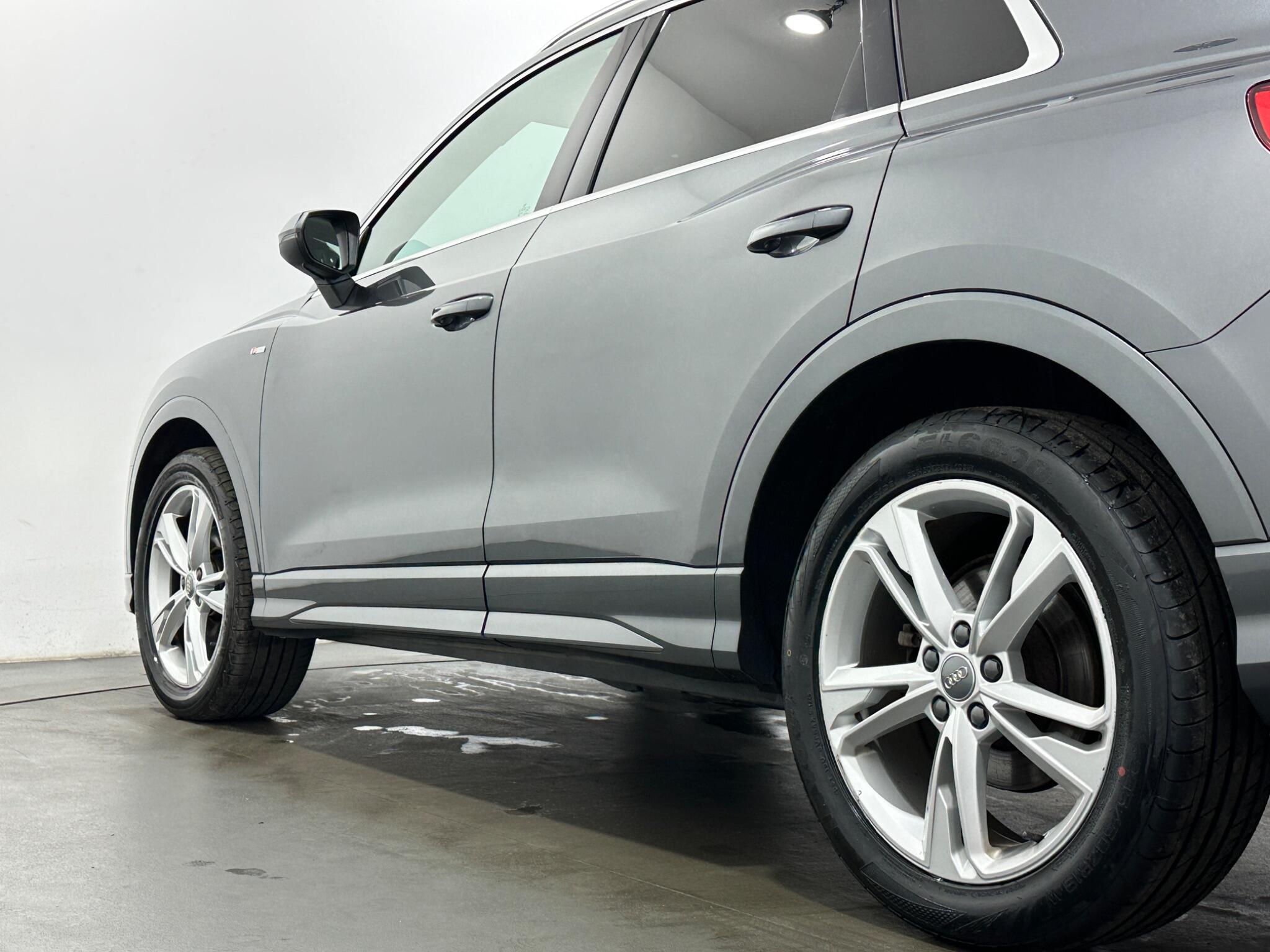 Audi Q3 view 49