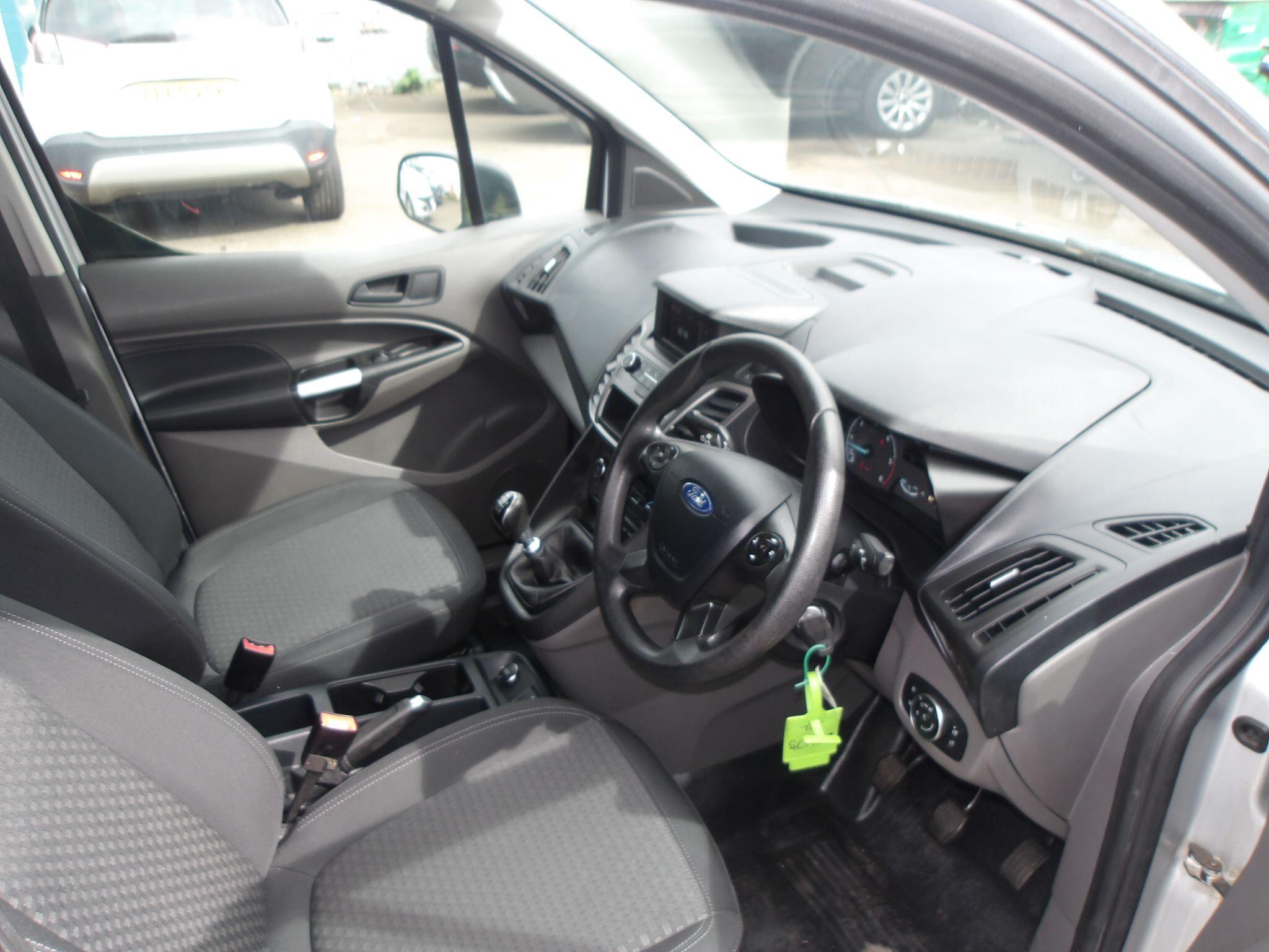 Ford Transit Connect view 9