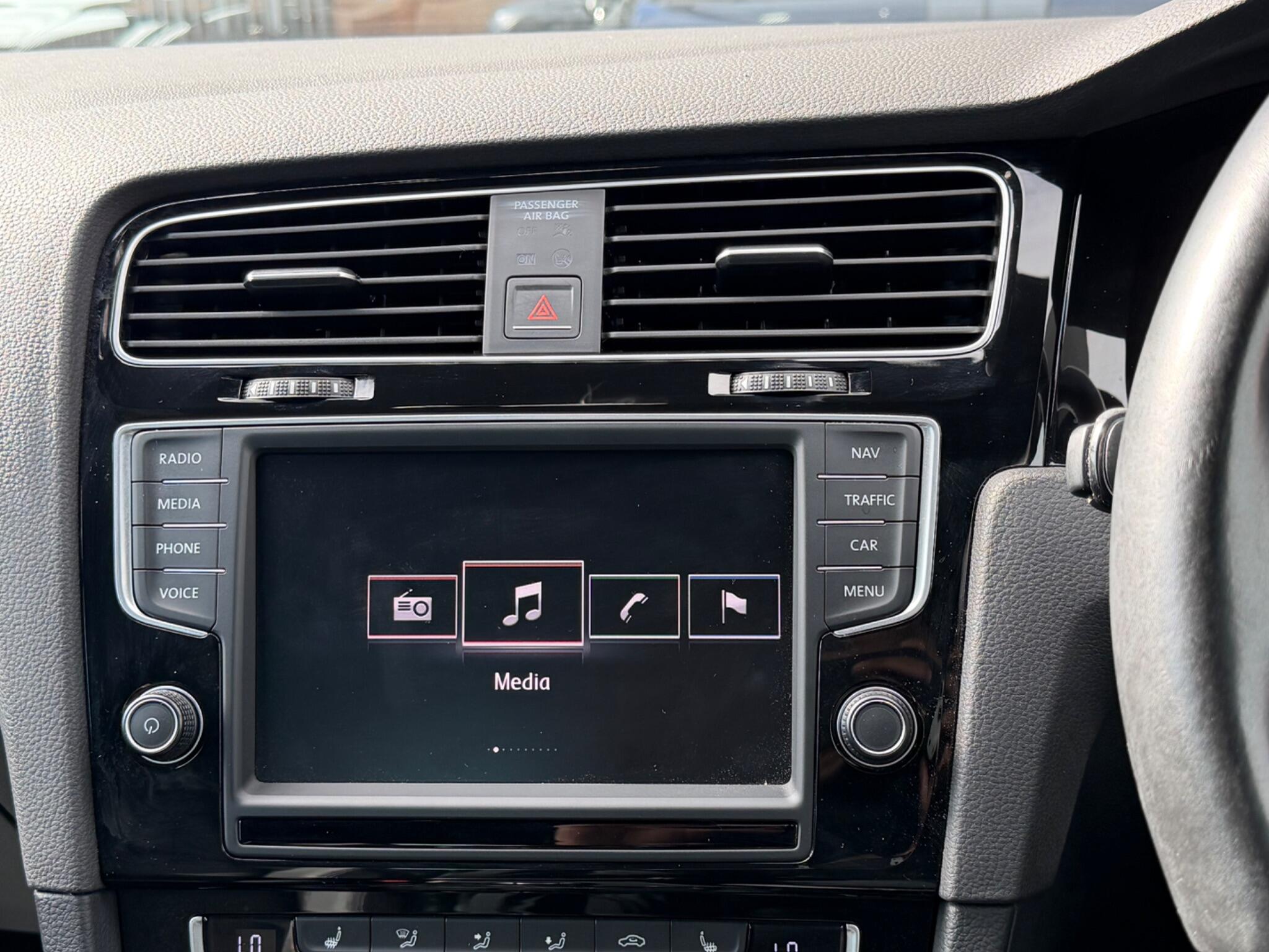 Volkswagen Golf view 21