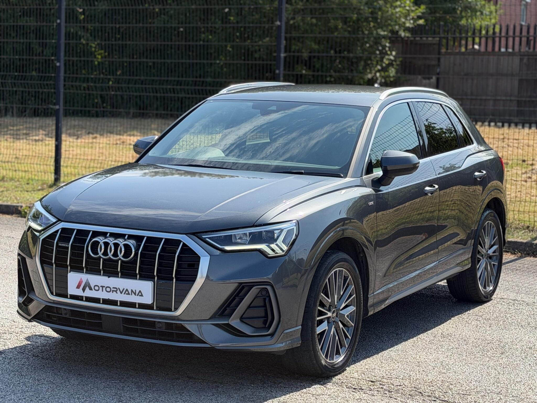 Audi Audi Q3 view 4