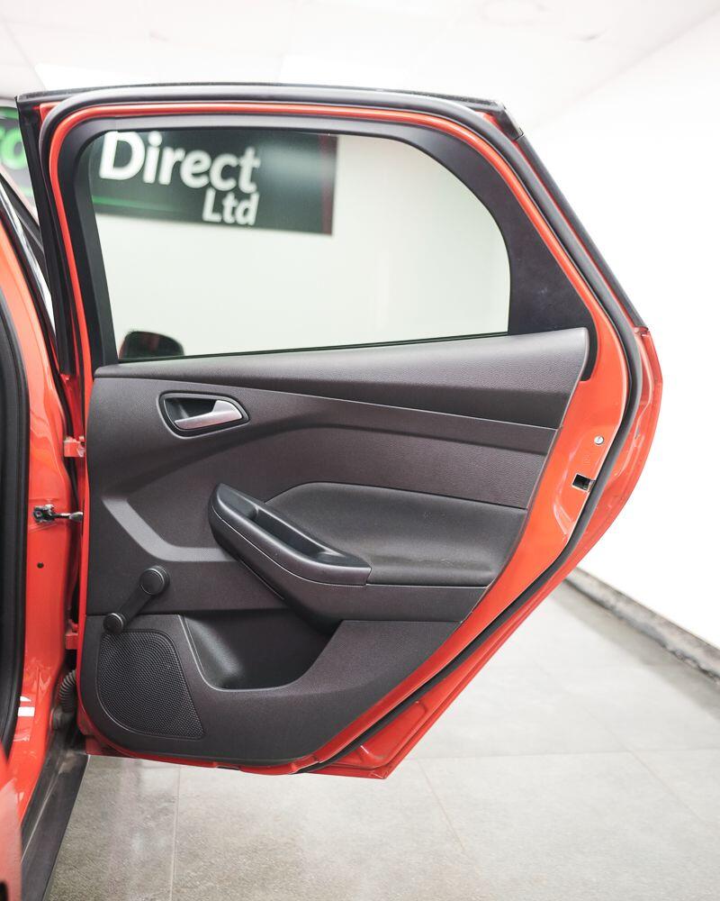 Ford Focus view 16