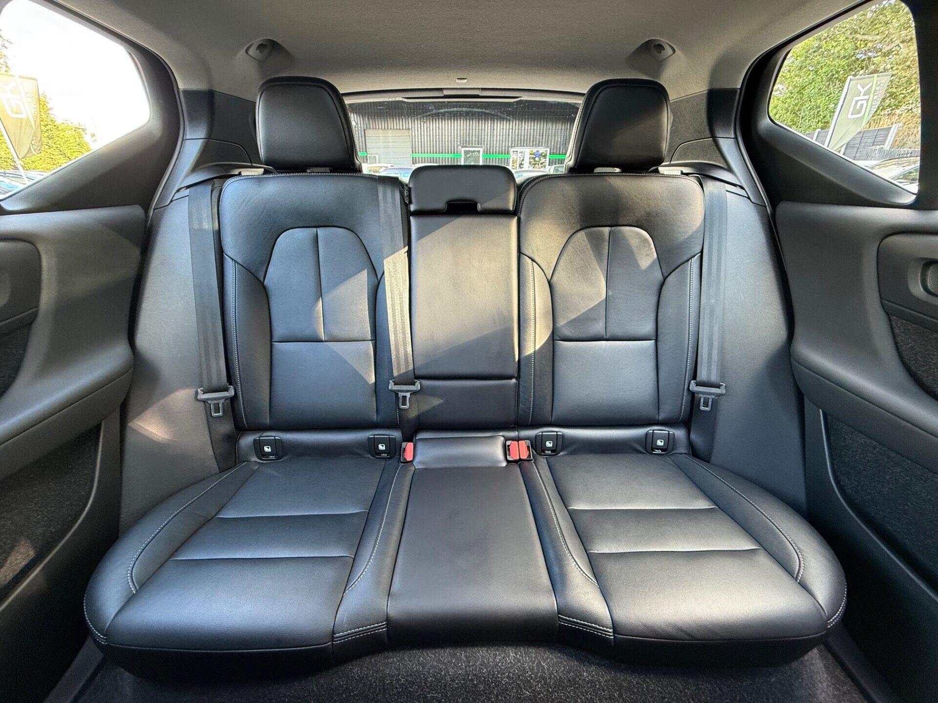 Volvo XC40 view 11