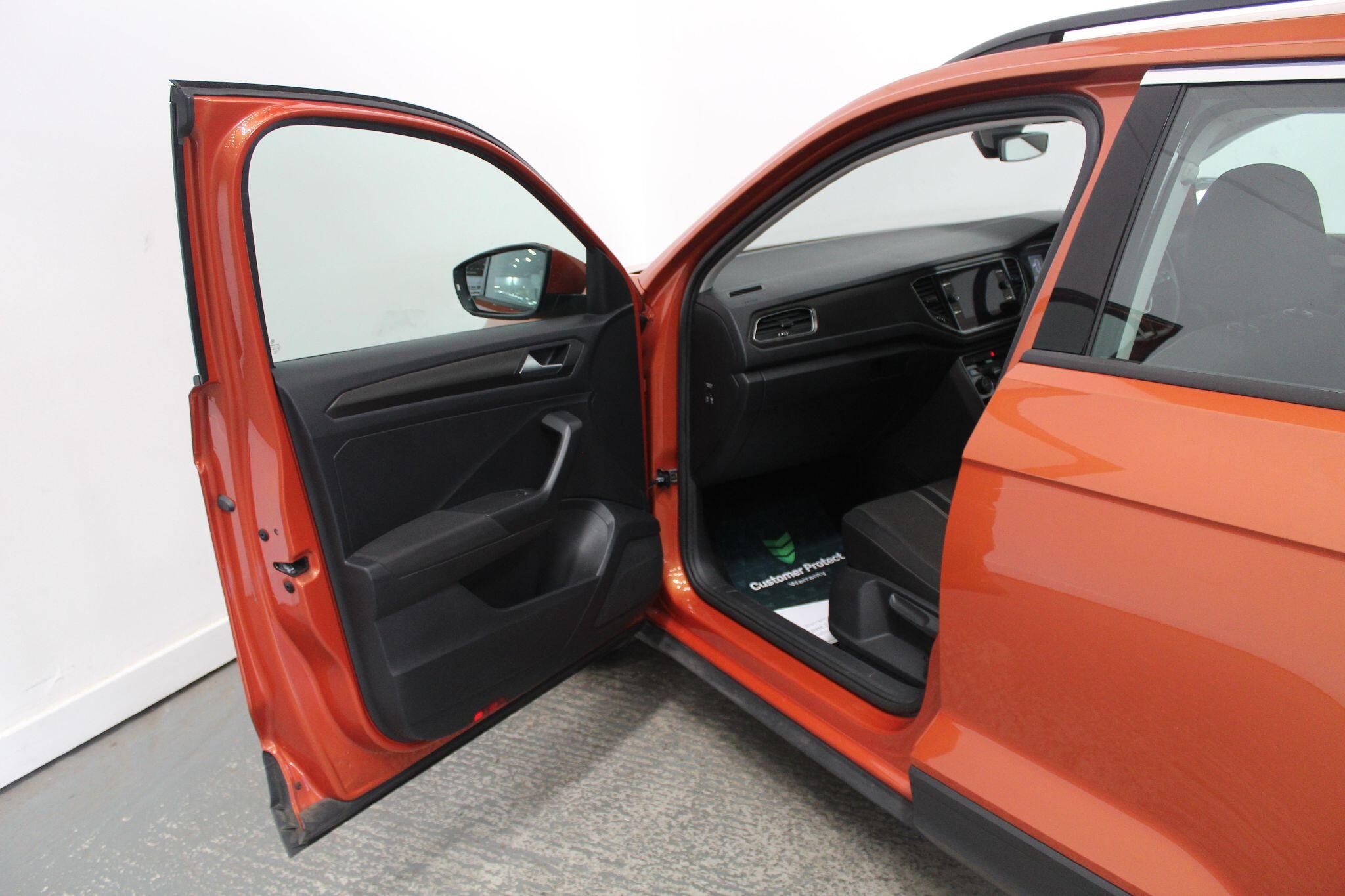 Volkswagen T-Roc view 27