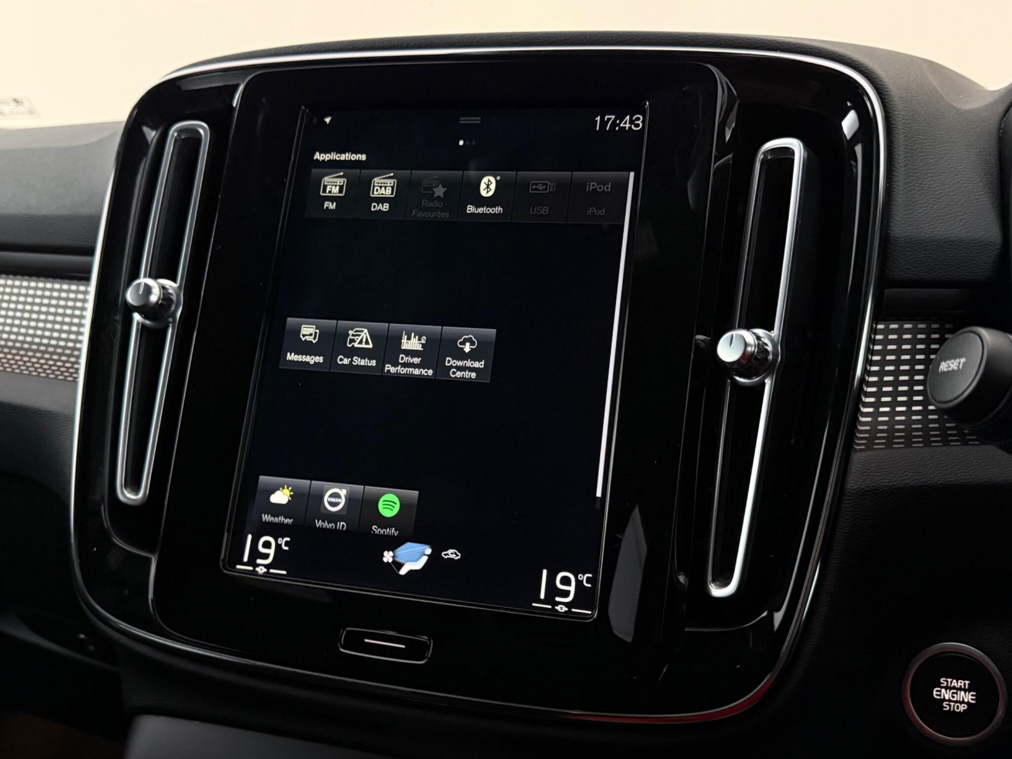 Volvo XC40 view 23