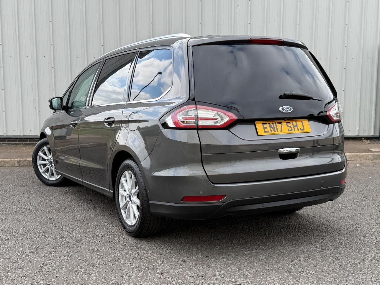Ford Galaxy view 4