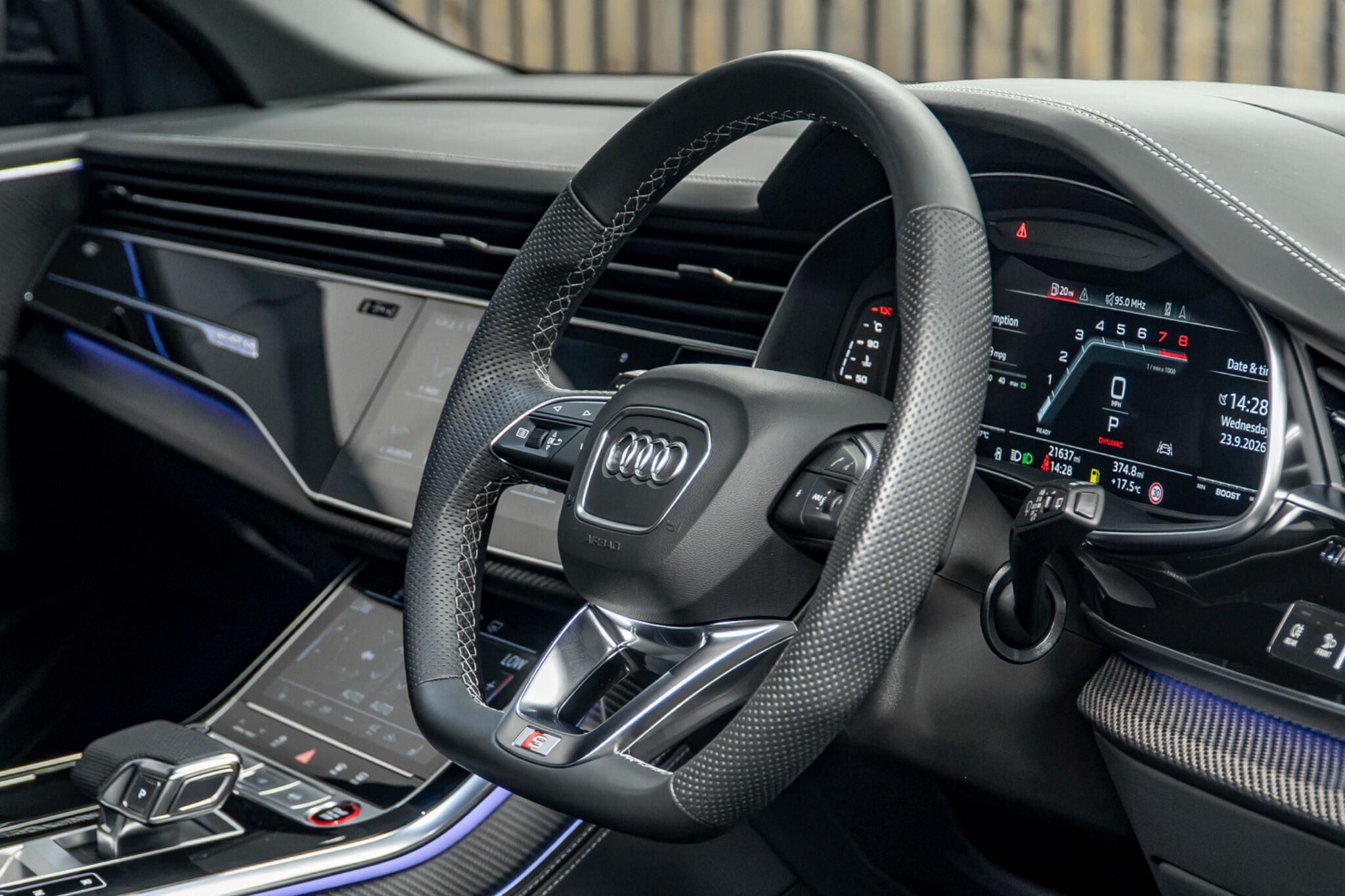 Audi SQ8 view 27
