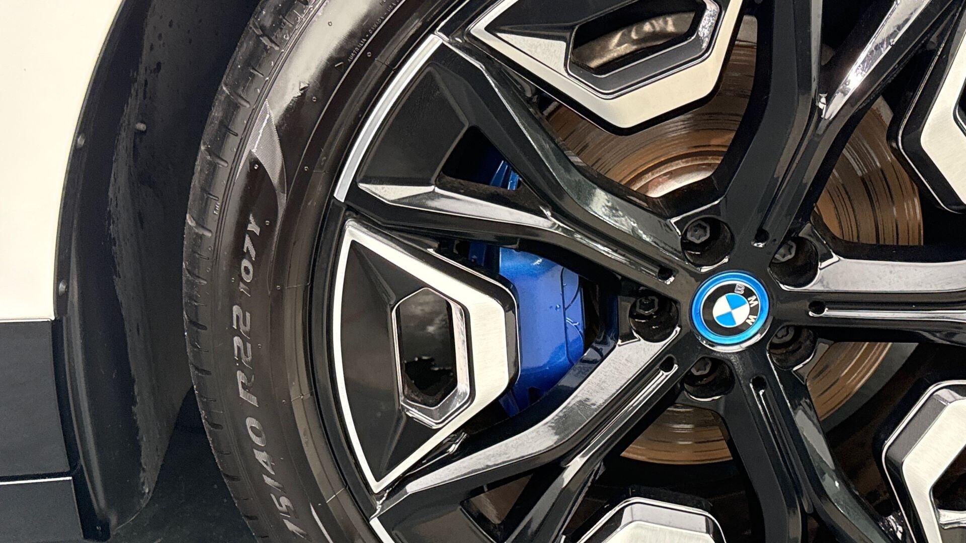 BMW Ix view 32