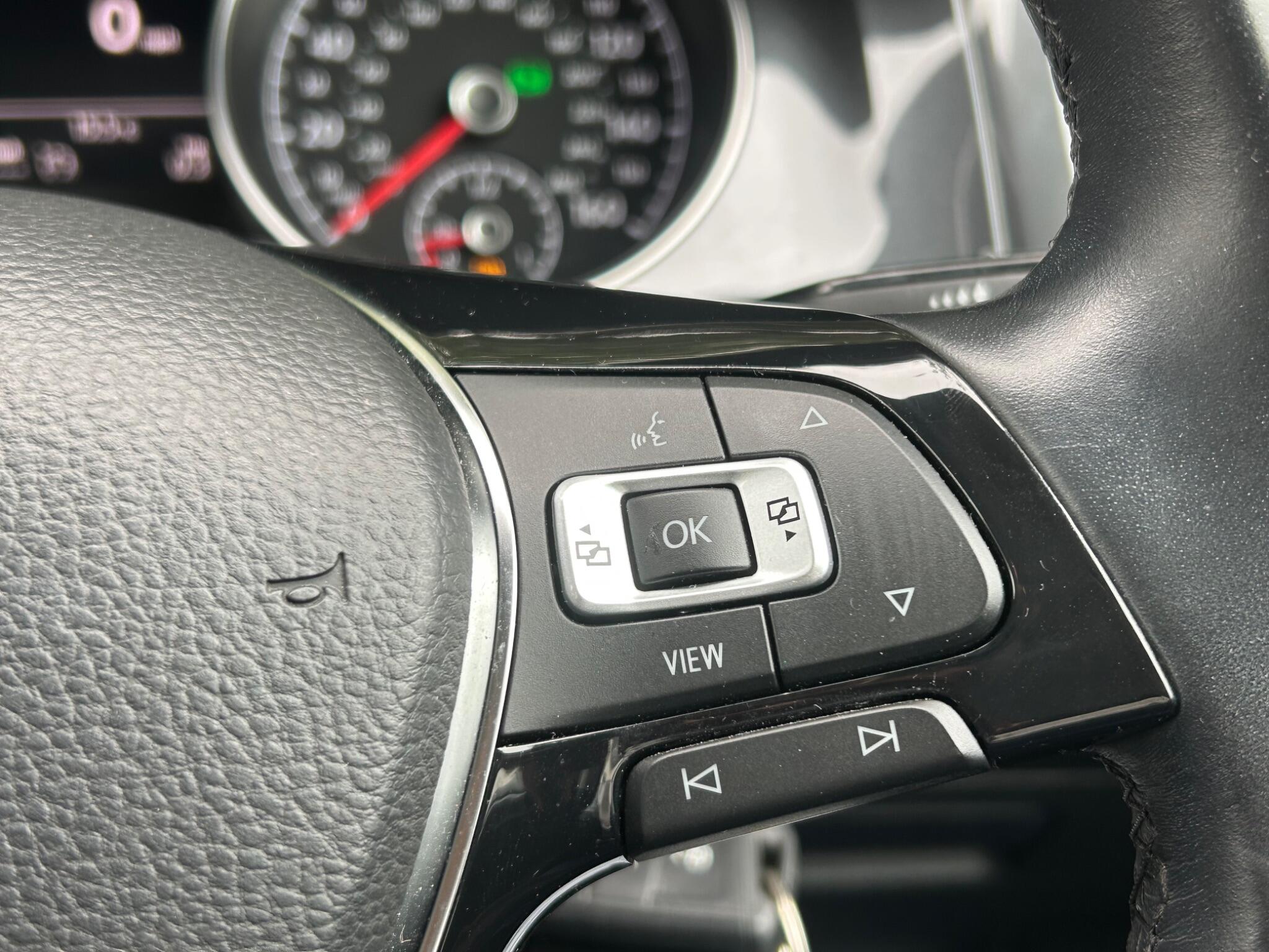 Volkswagen Golf view 33