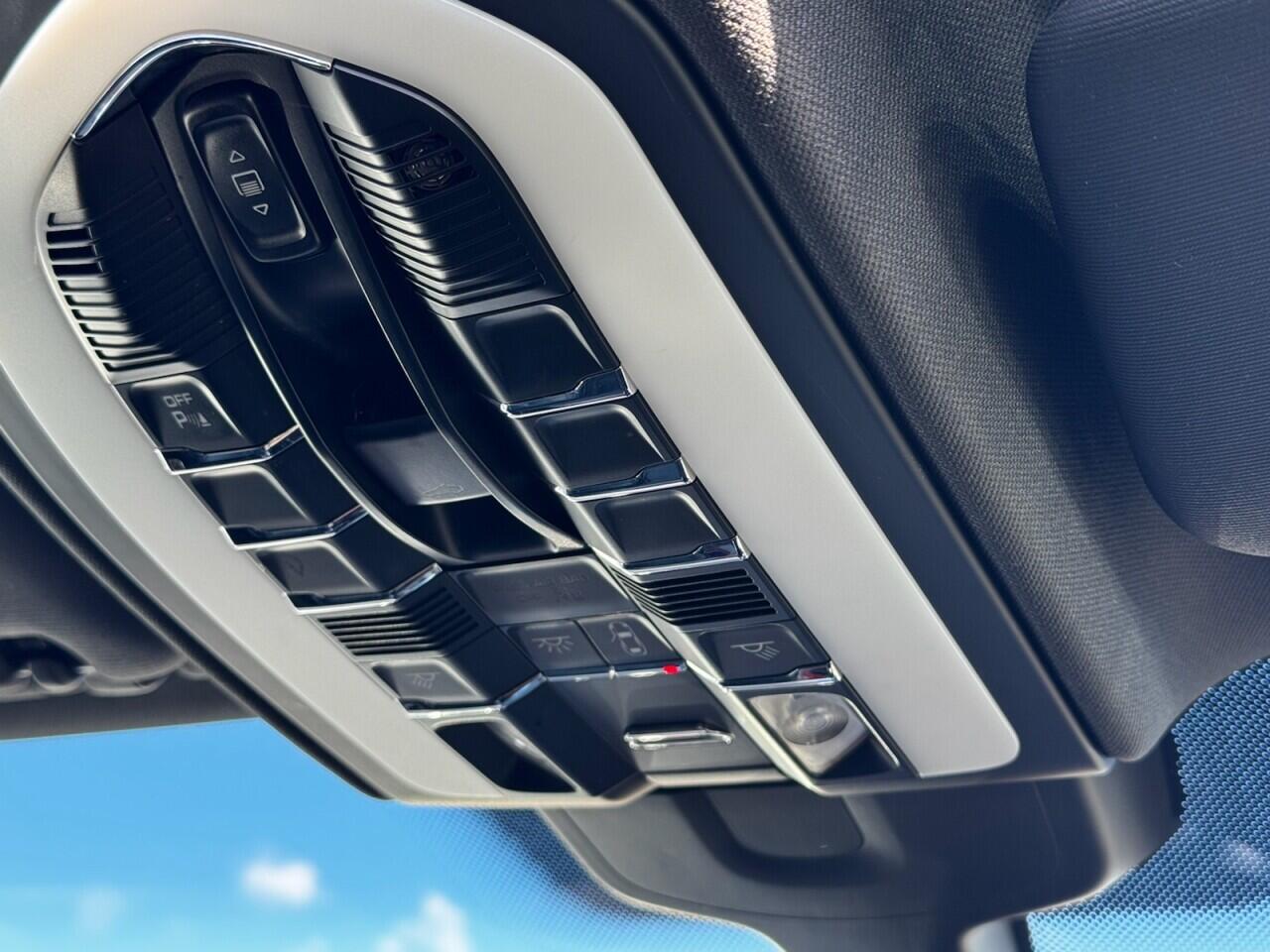 Porsche Cayenne view 36