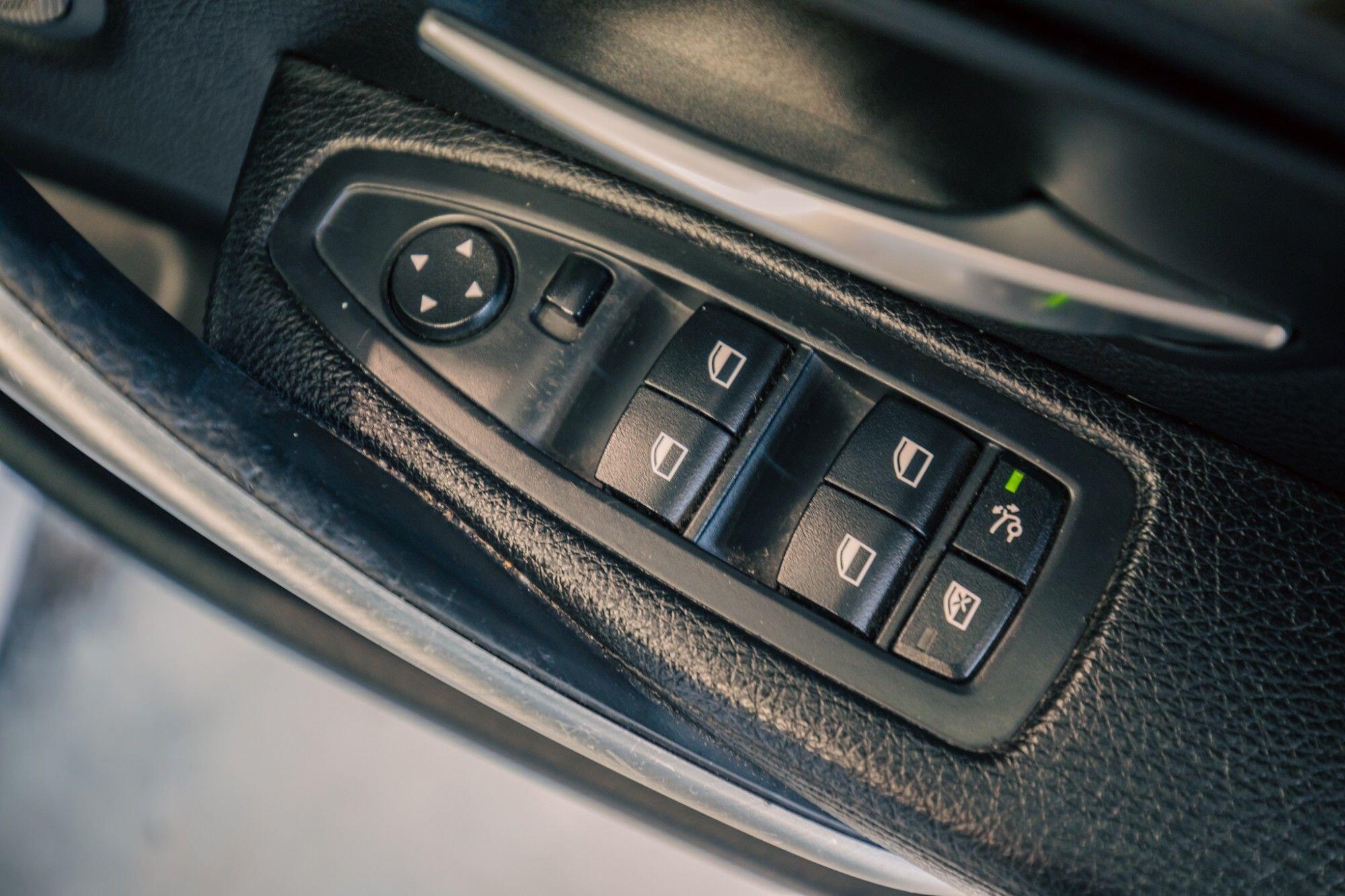 BMW 3 Series view 10
