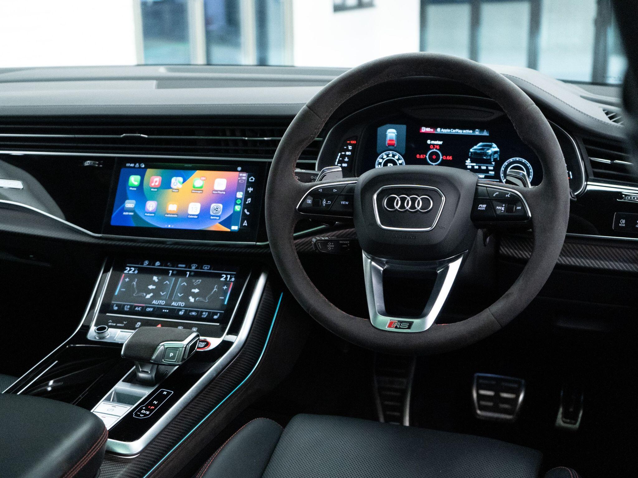 Audi RS Q8 view 5