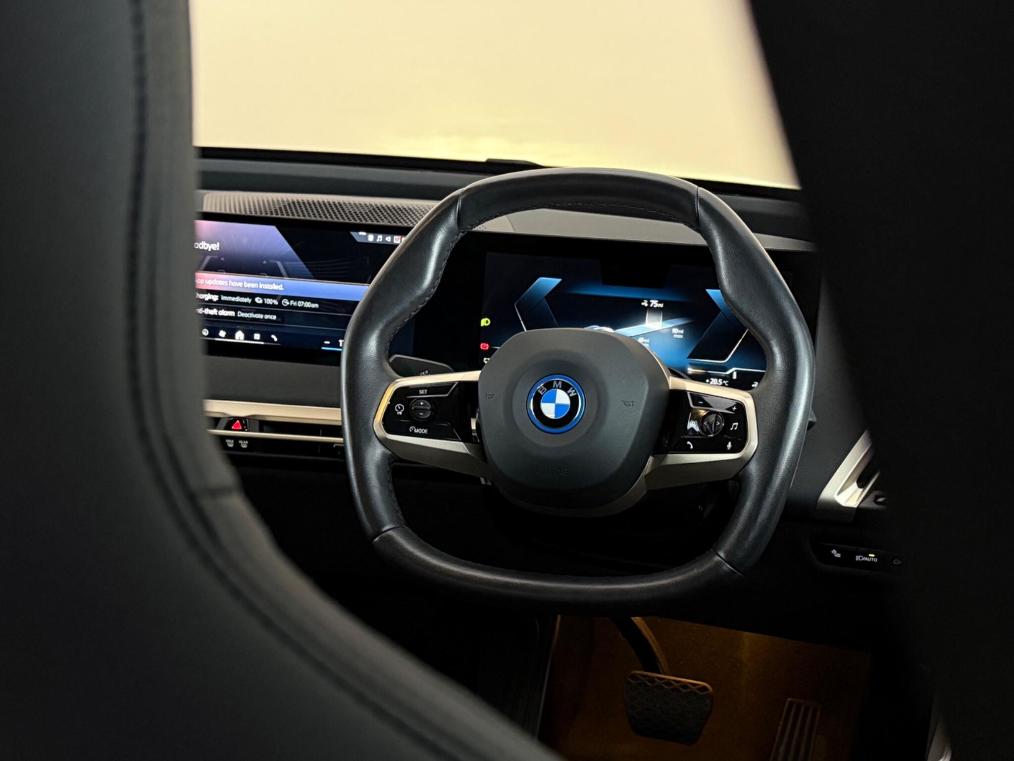 BMW Ix view 21