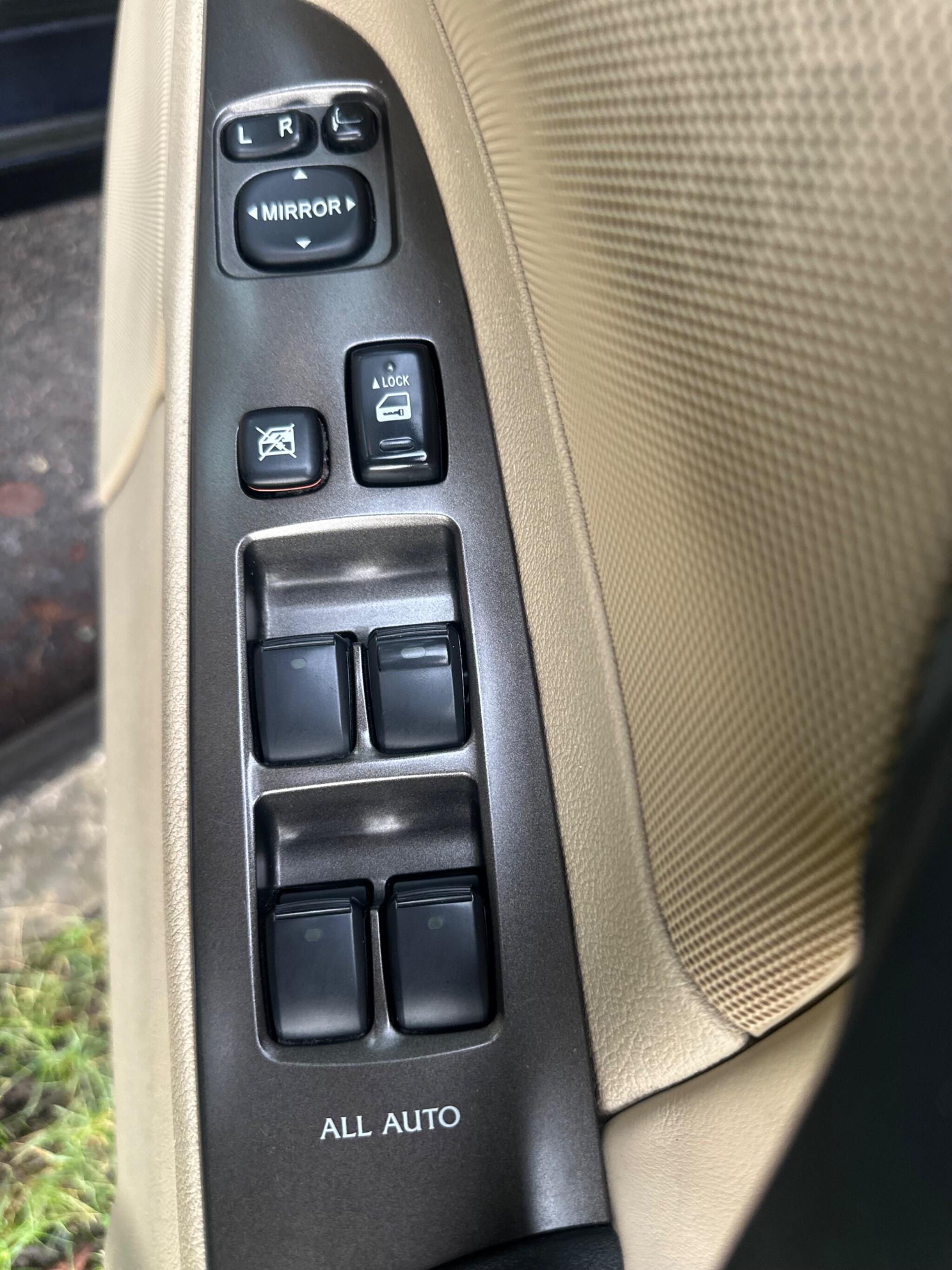 2008 Lexus IS image 35