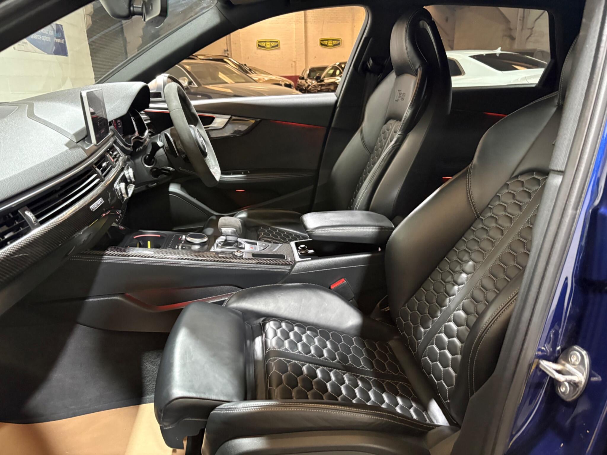 Audi RS4 Avant view 56