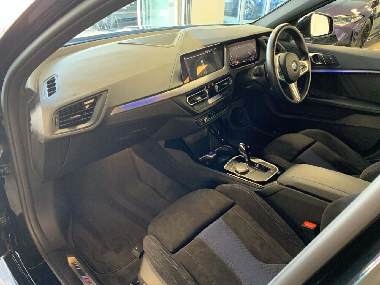 BMW 1 Series view 32