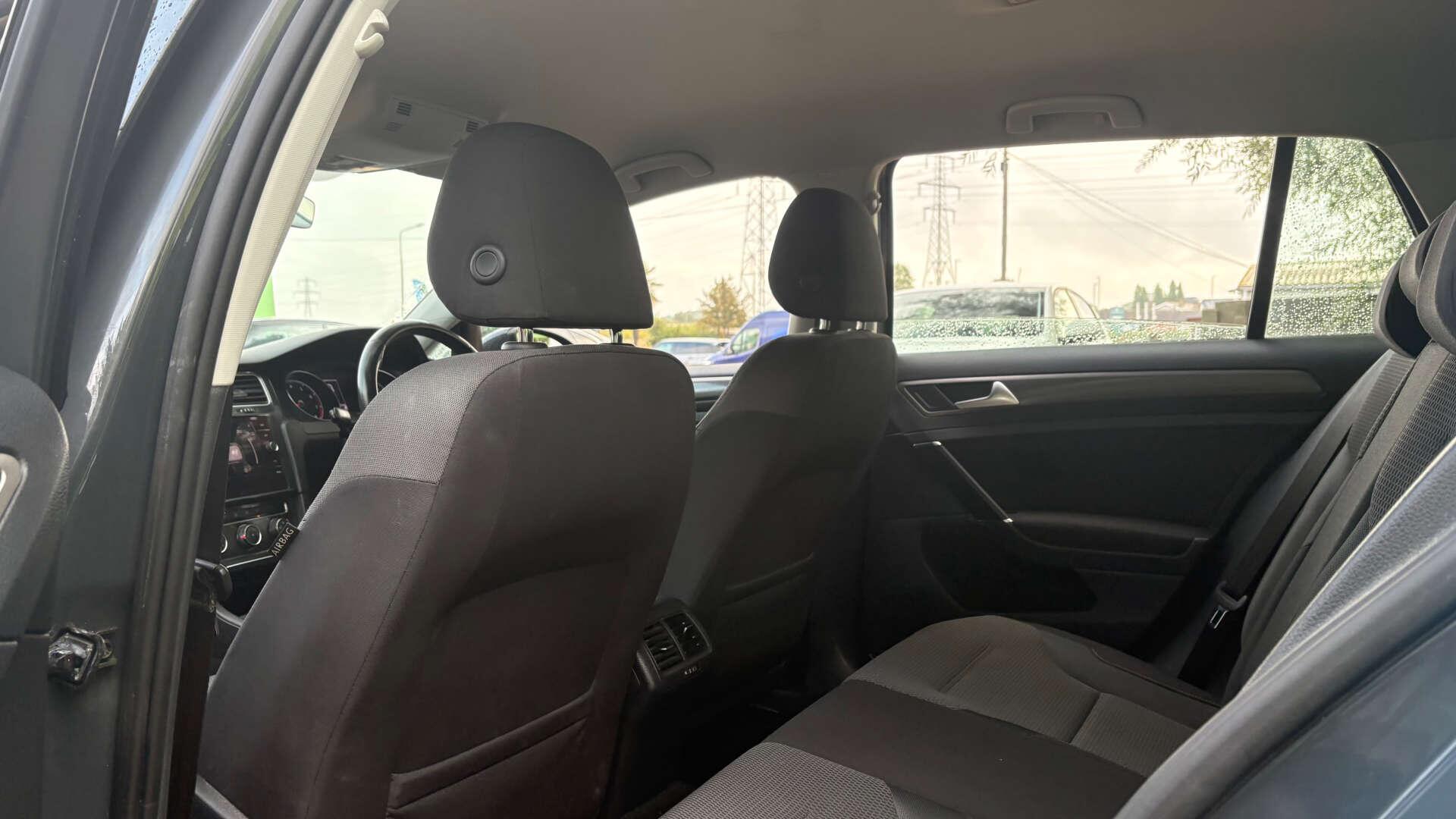 Volkswagen Golf view 11