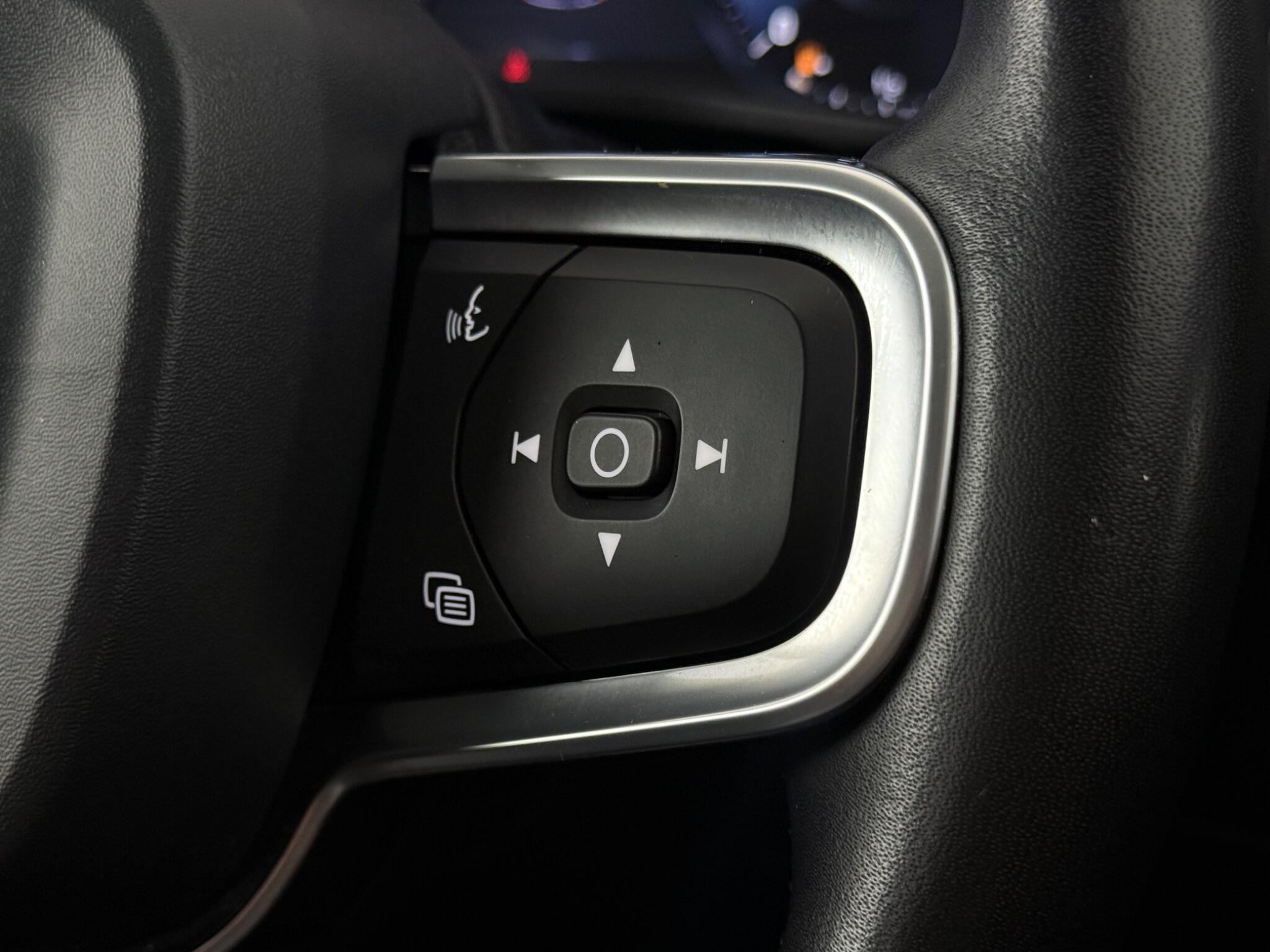 Volvo XC40 view 17