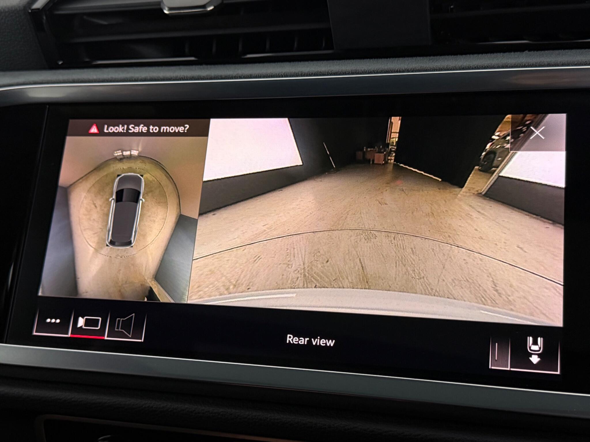 Audi Q3 view 26