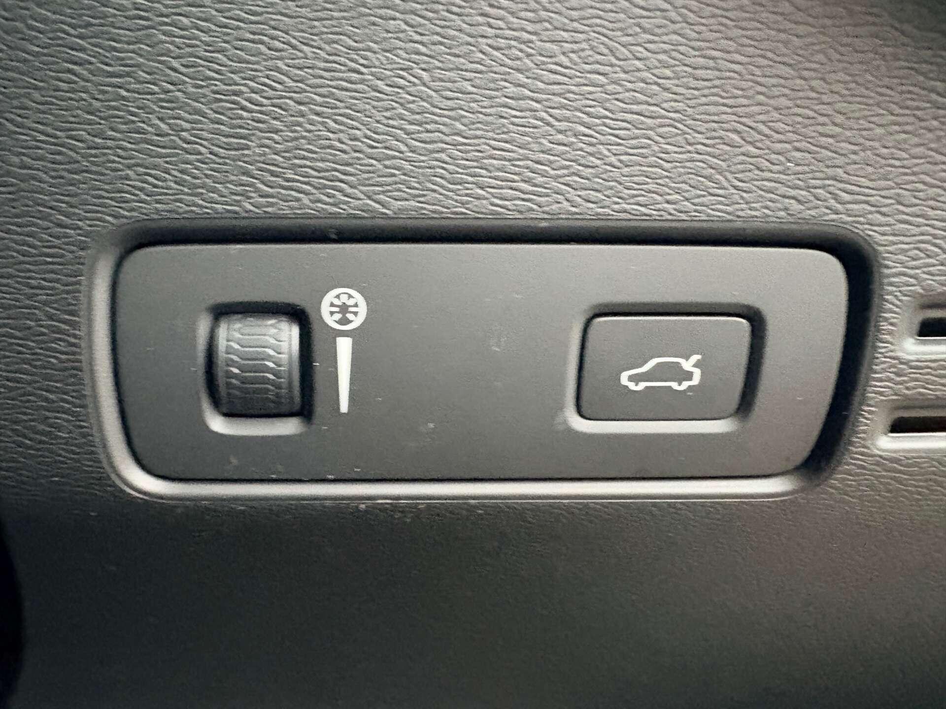 Volvo XC40 view 31