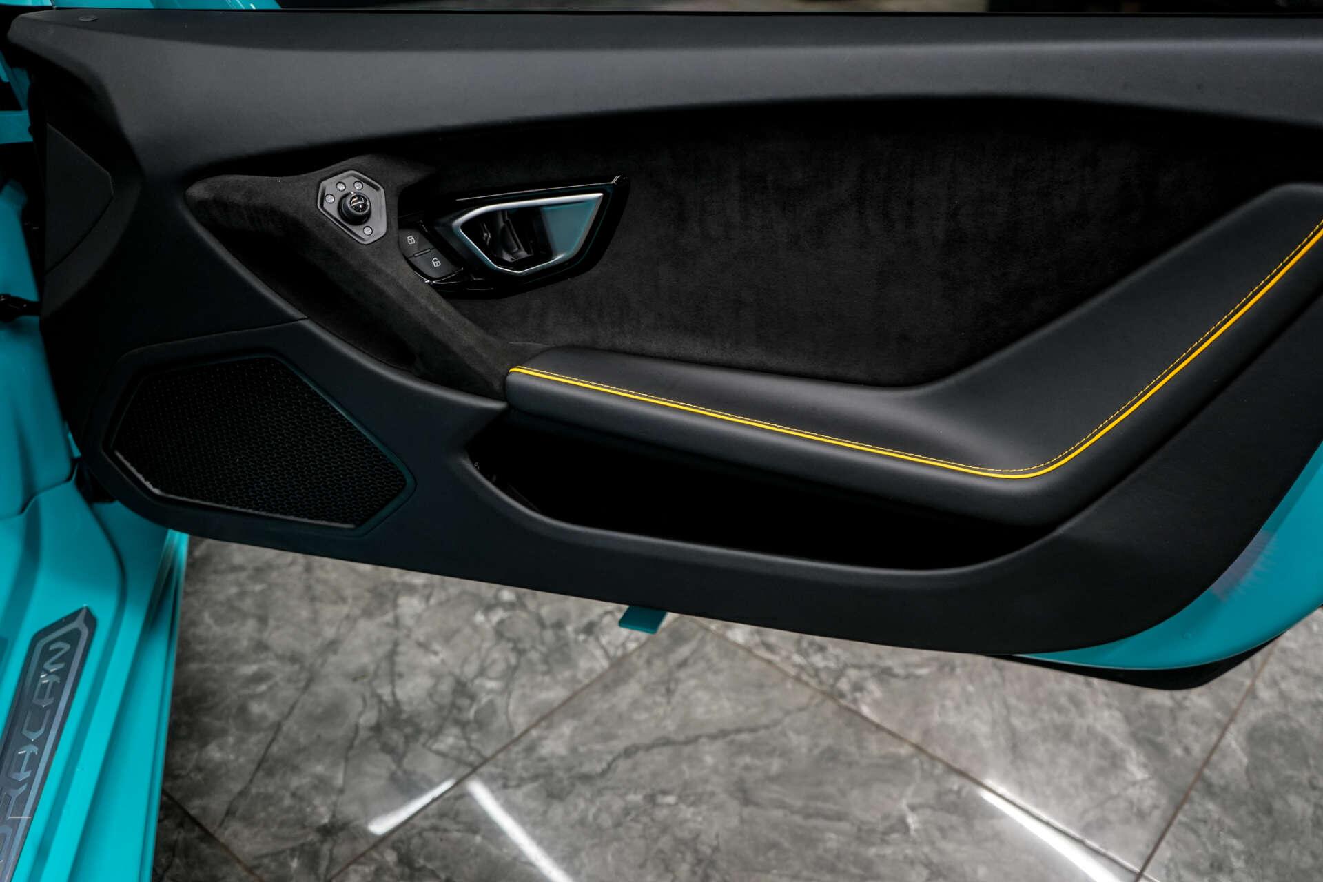 Lamborghini Huracan view 38