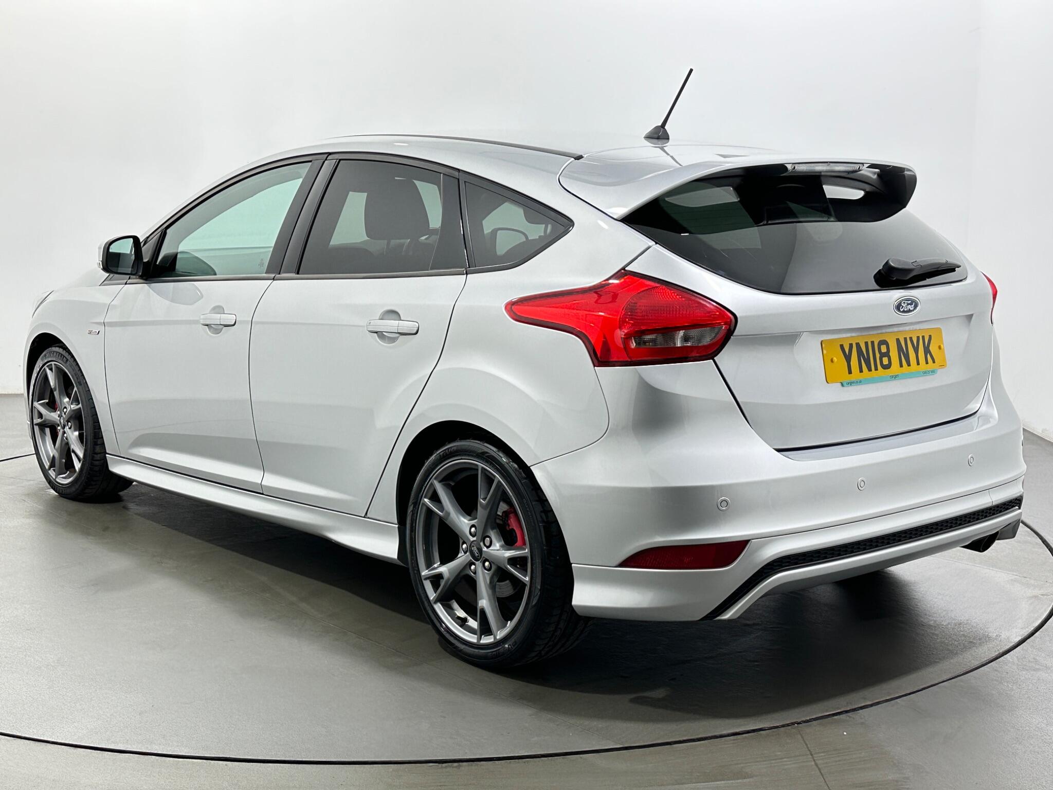 Ford Focus view 6