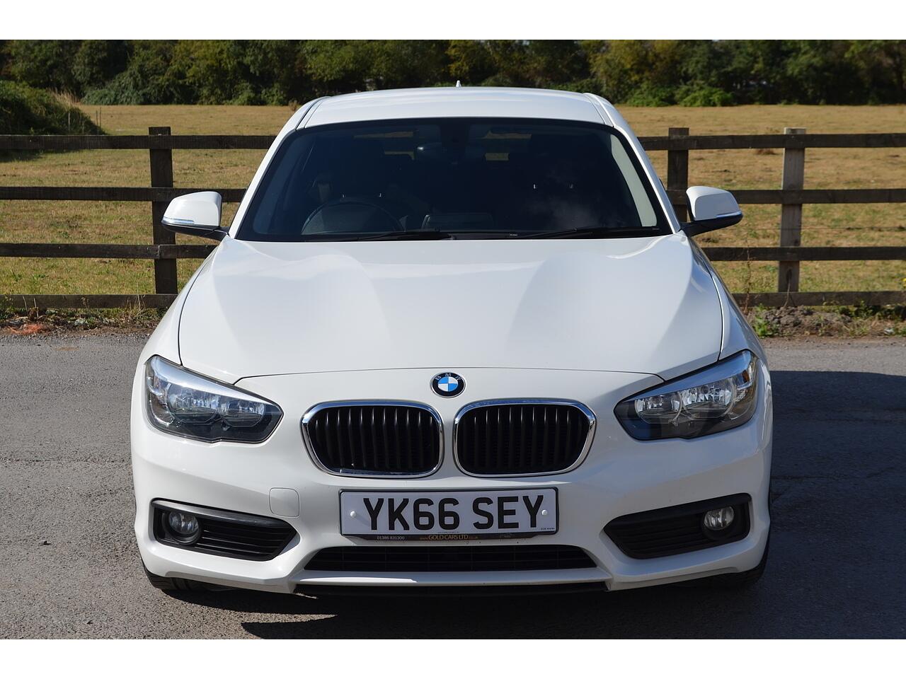 BMW 1 Series view 4