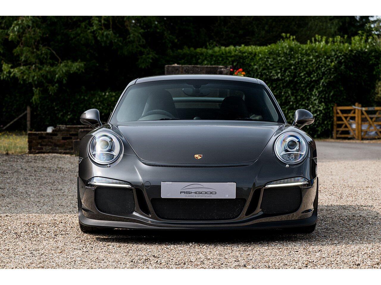 Porsche 911 view 3