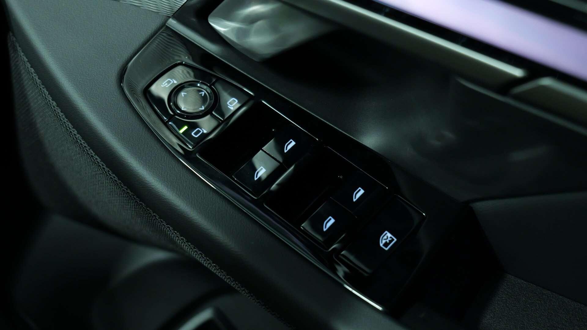 BMW 5 Series view 31