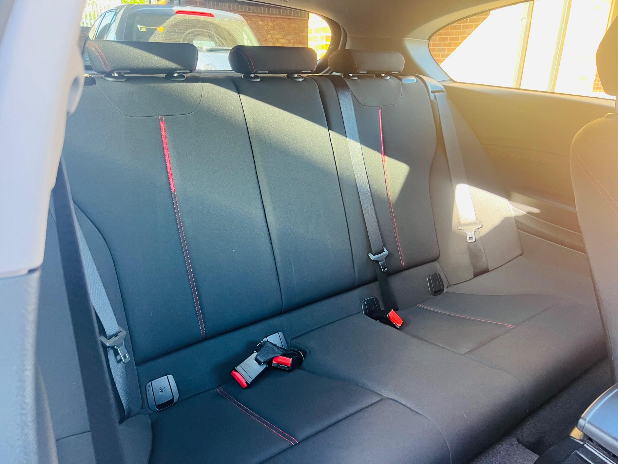 BMW 1 Series view 36