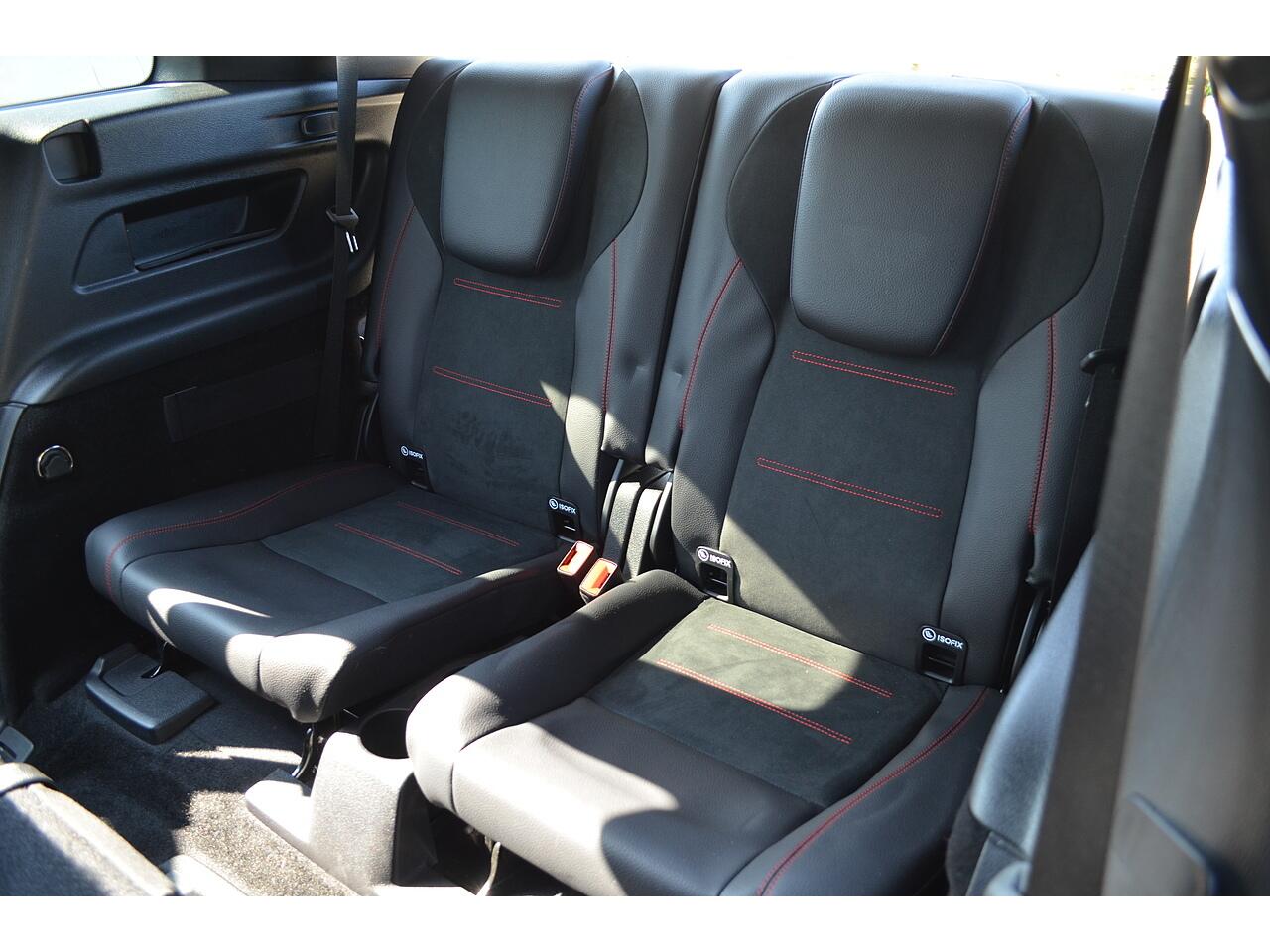 Mercedes-Benz GLB view 23