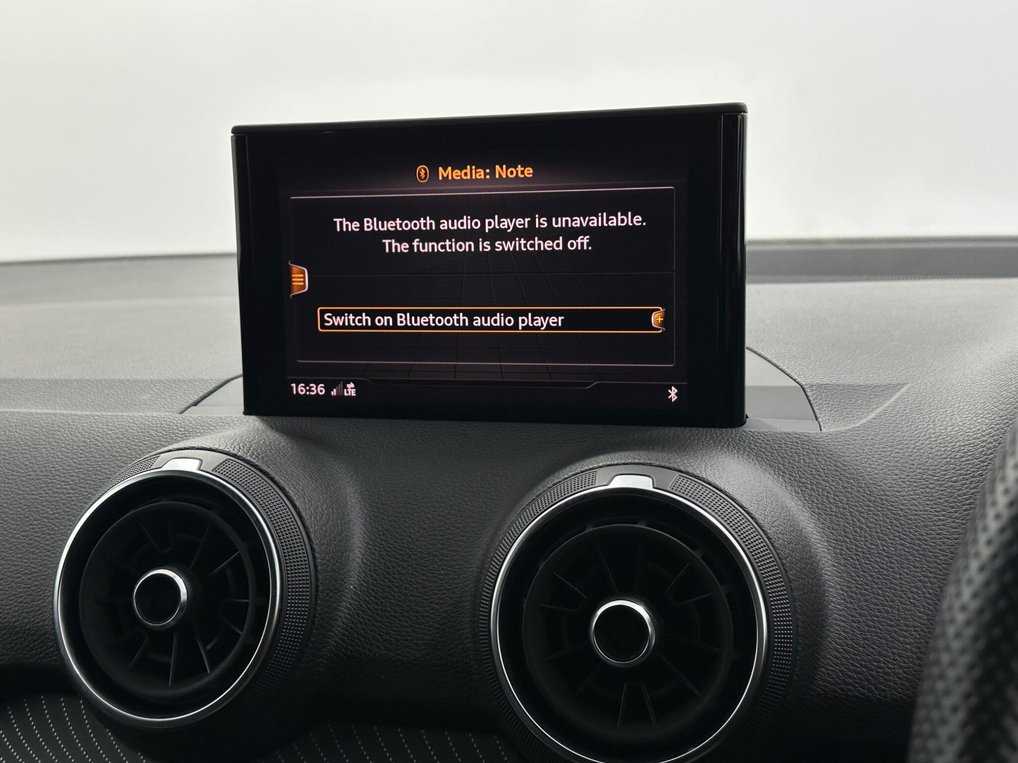 Audi Q2 view 26