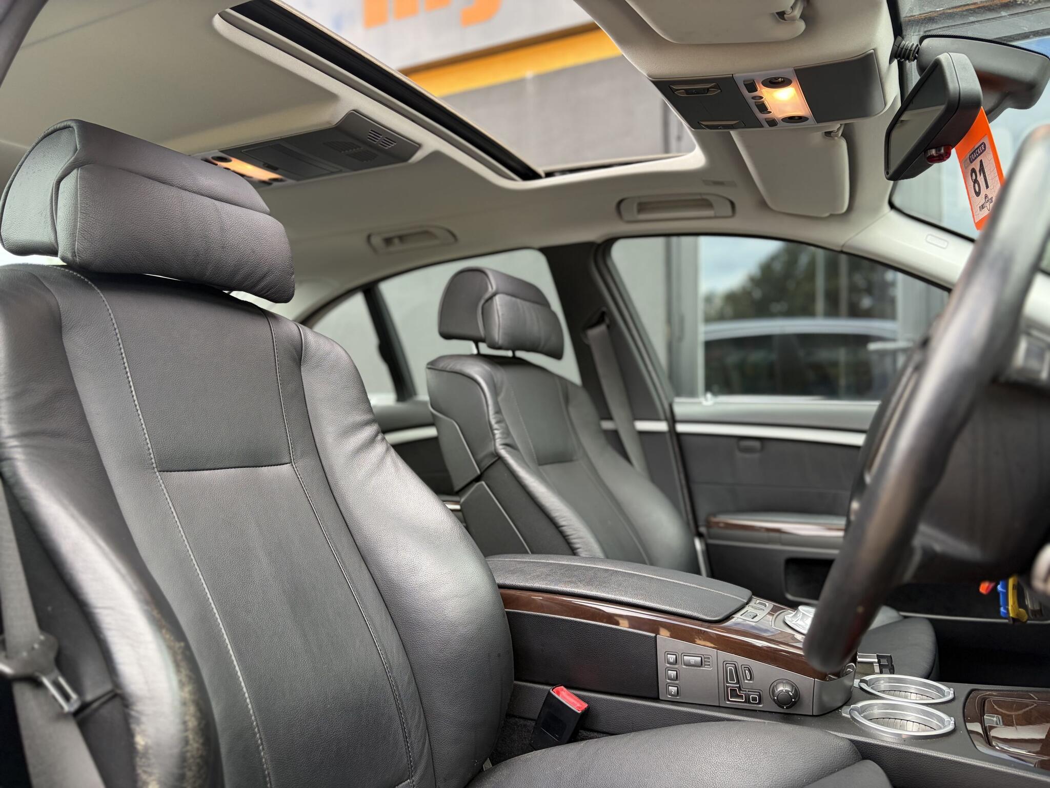 BMW 7 Series view 14