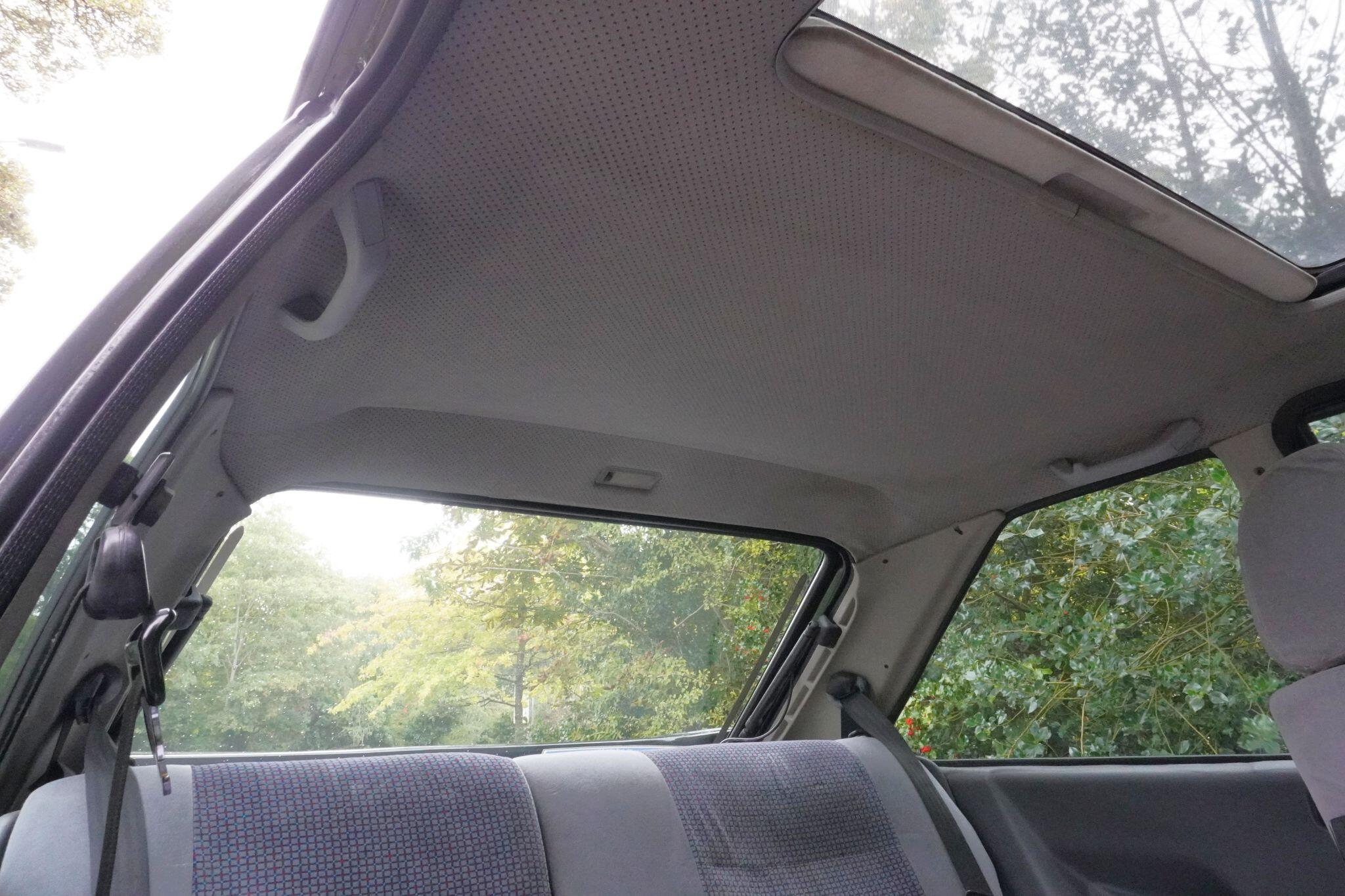 Ford Escort view 38